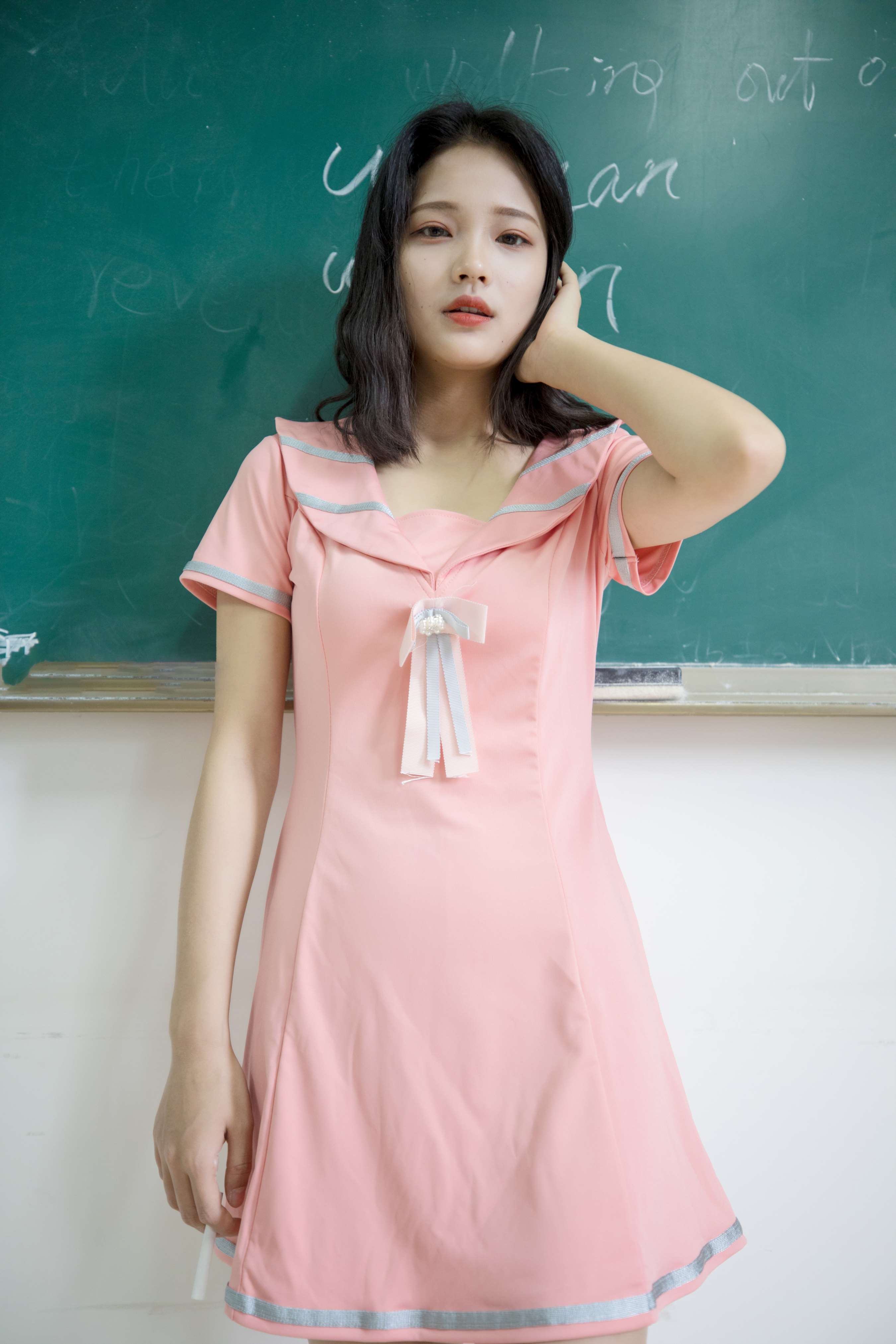 《小蝴蝶教室帆布鞋の丝袜脚丫》作品图