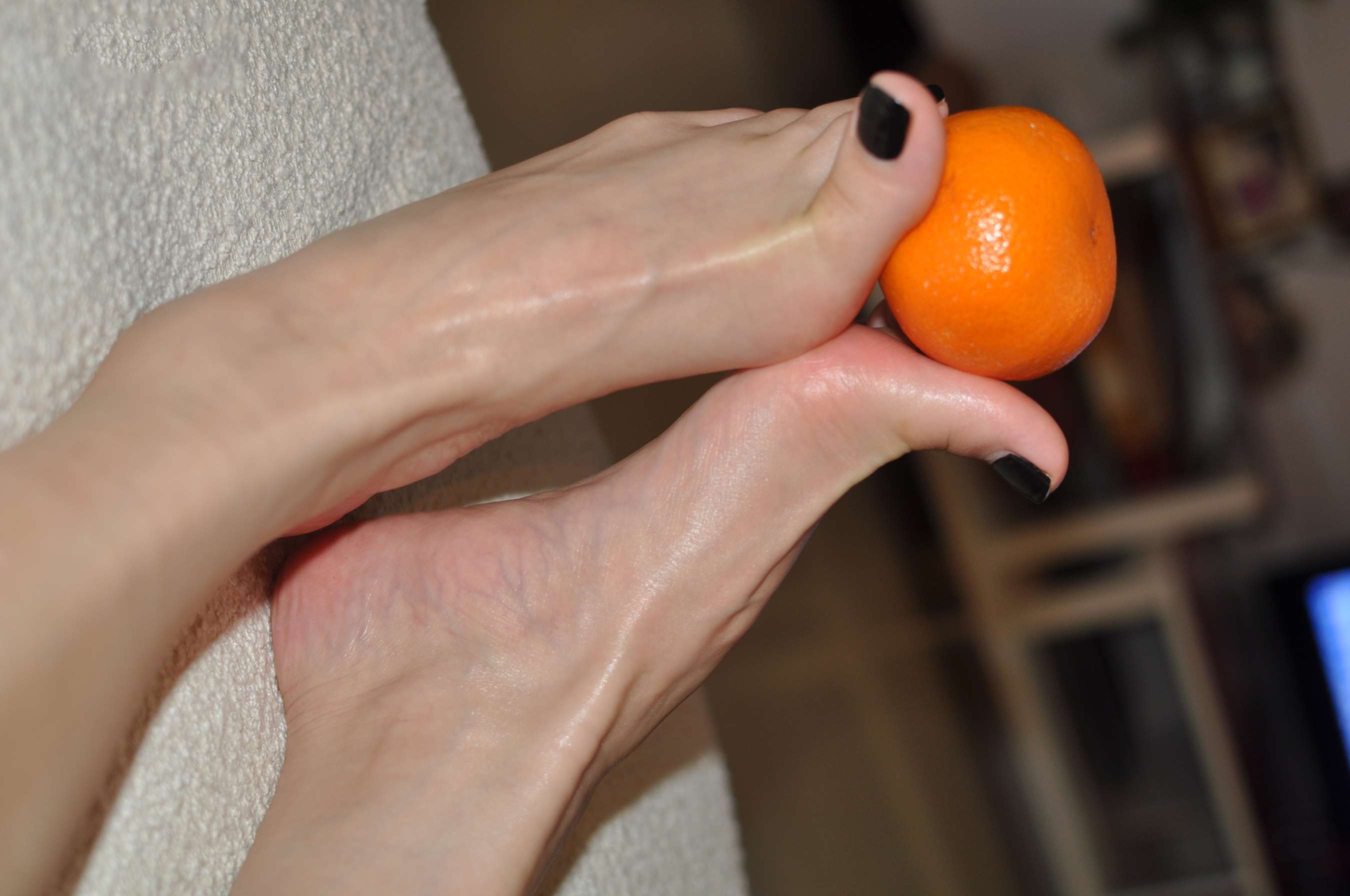 《少女嫩足の橘子》作品图