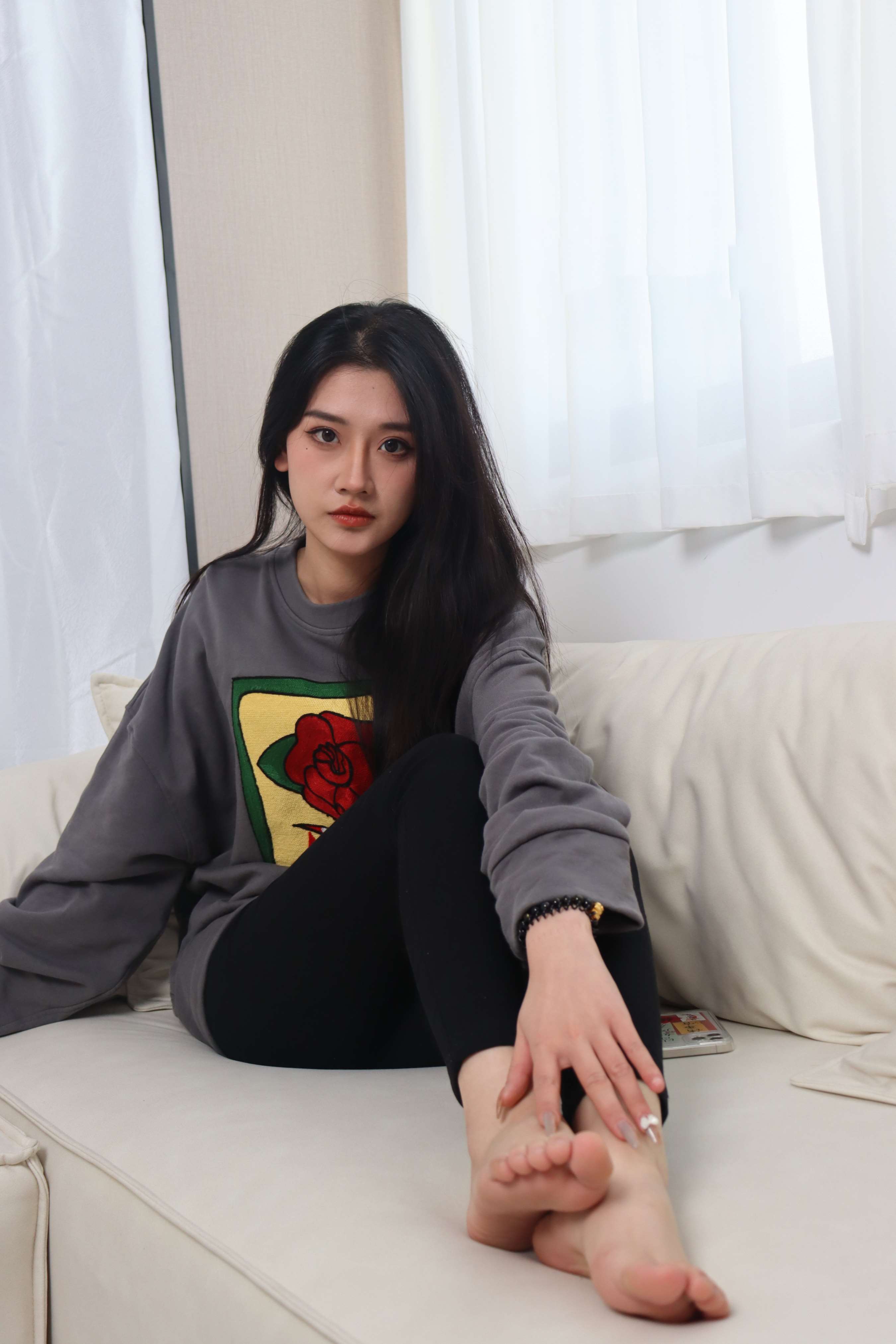 《Wendy沙发展嫩脚丫》作品图