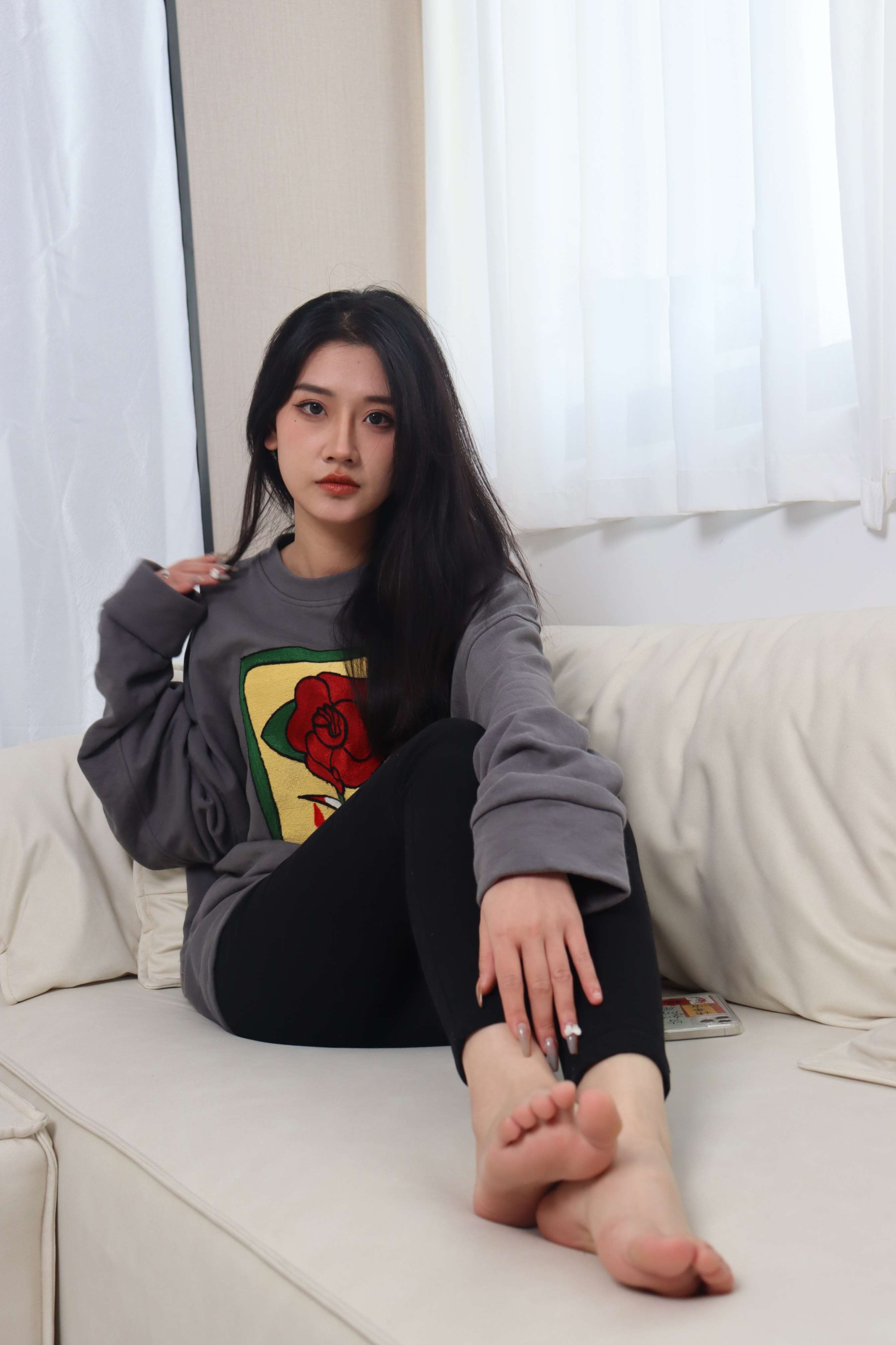 《Wendy沙发展嫩脚丫》作品图