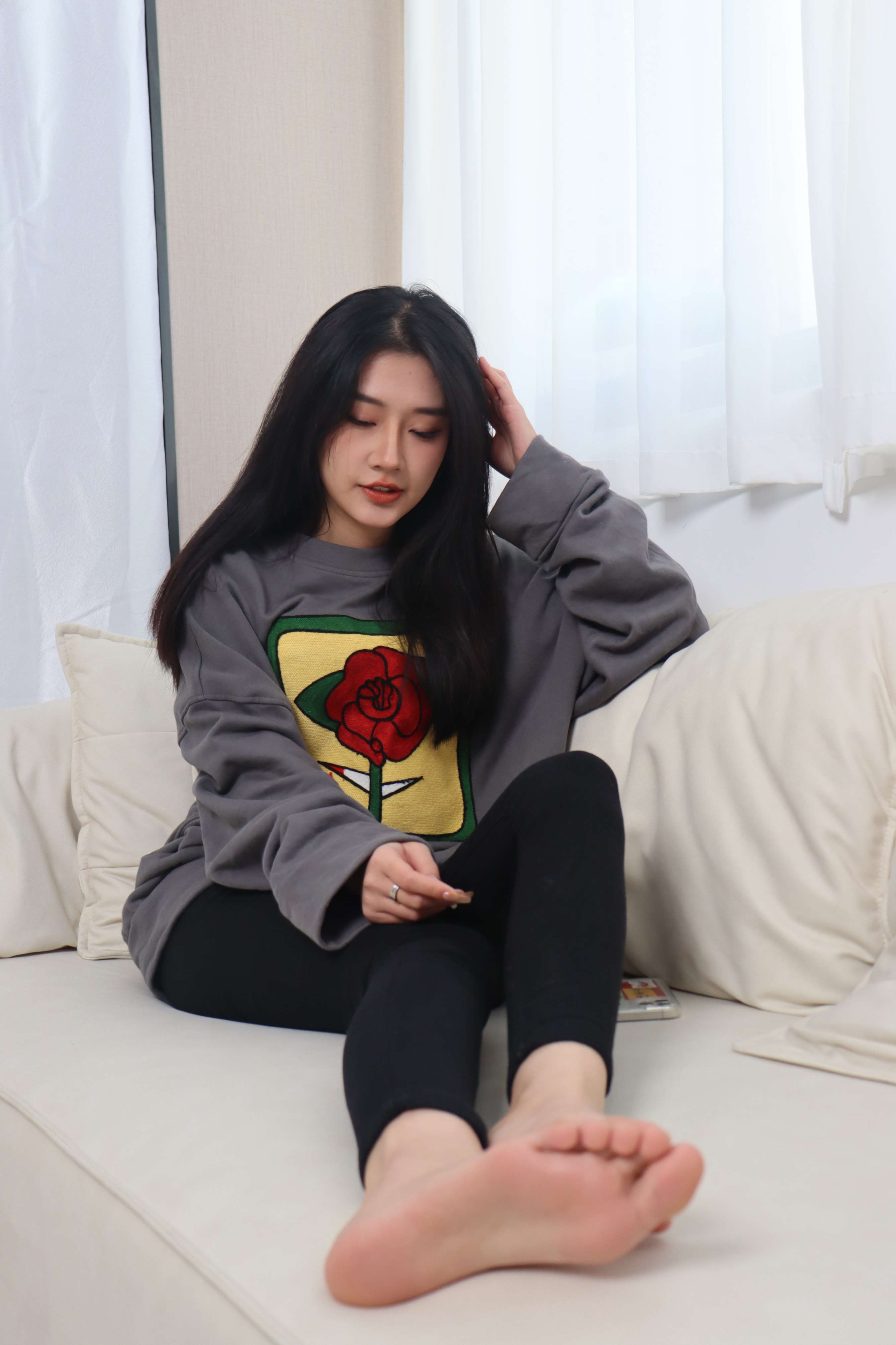 《Wendy沙发展嫩脚丫》作品图