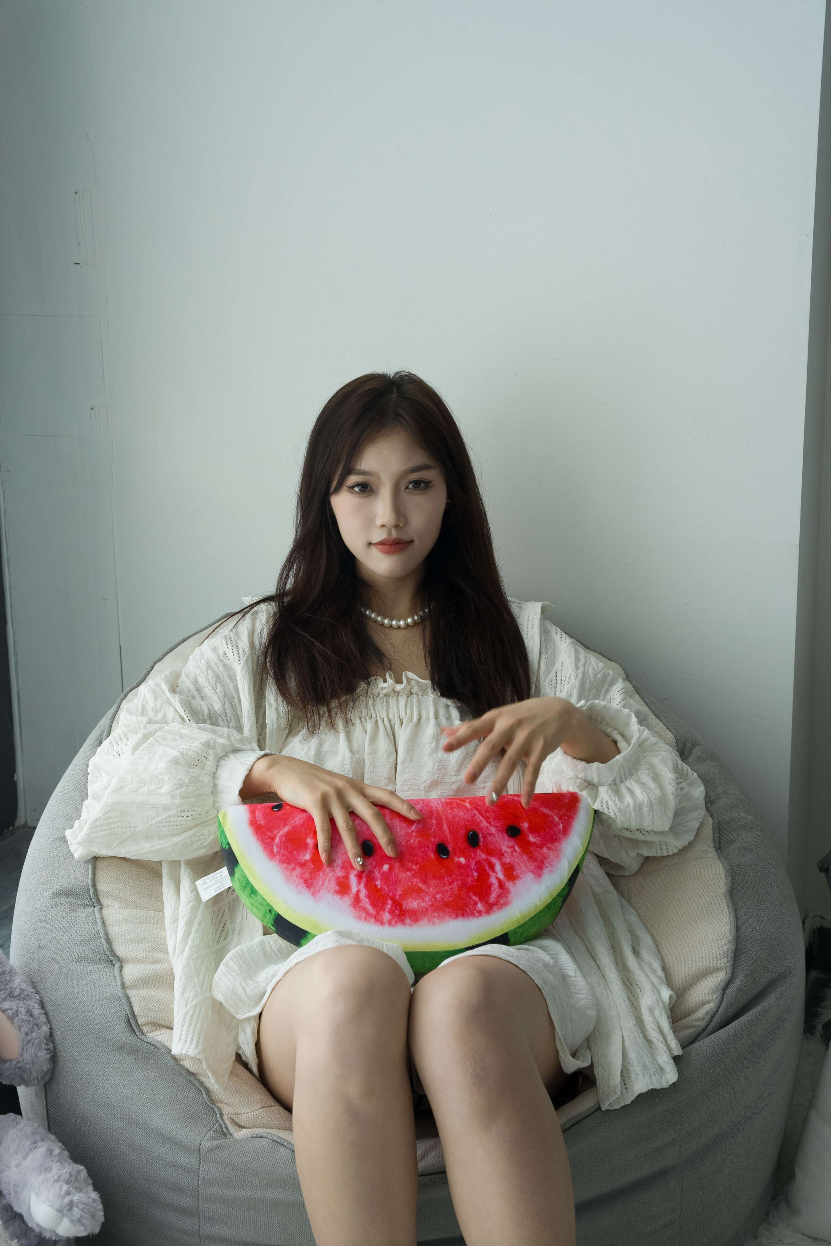 《虹虹白棉袜の裸足脚丫》作品图