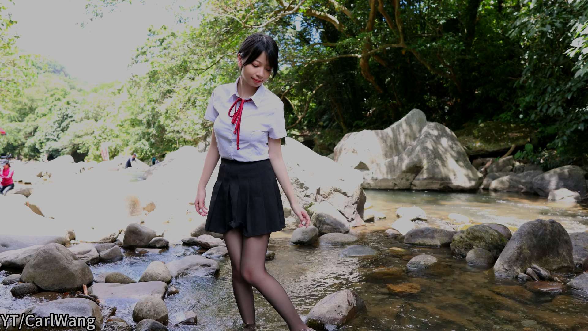 《[视频]夏天就是要跟学妹來溪边玩水呀2》作品图