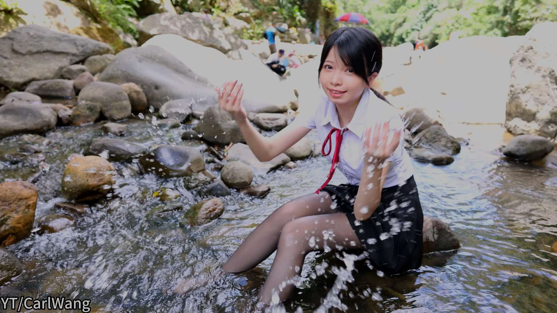 《[视频]夏天就是要跟学妹來溪边玩水呀2》作品图