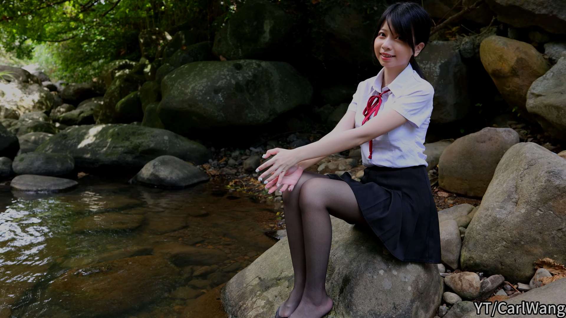 《[视频]夏天就是要跟学妹來溪边玩水呀2》作品图