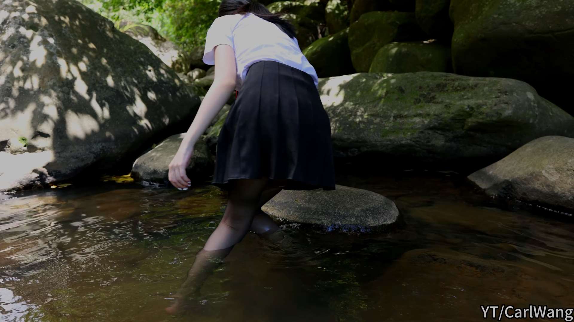 《[视频]夏天就是要跟学妹來溪边玩水呀2》作品图