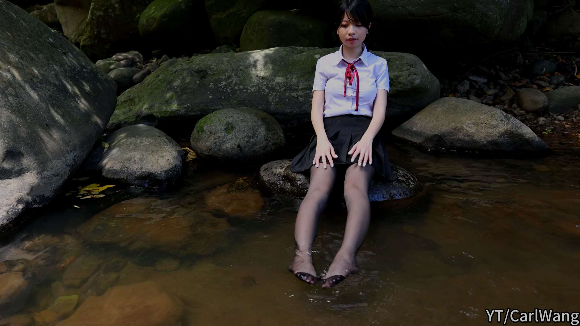 《[视频]夏天就是要跟学妹來溪边玩水呀2》作品图