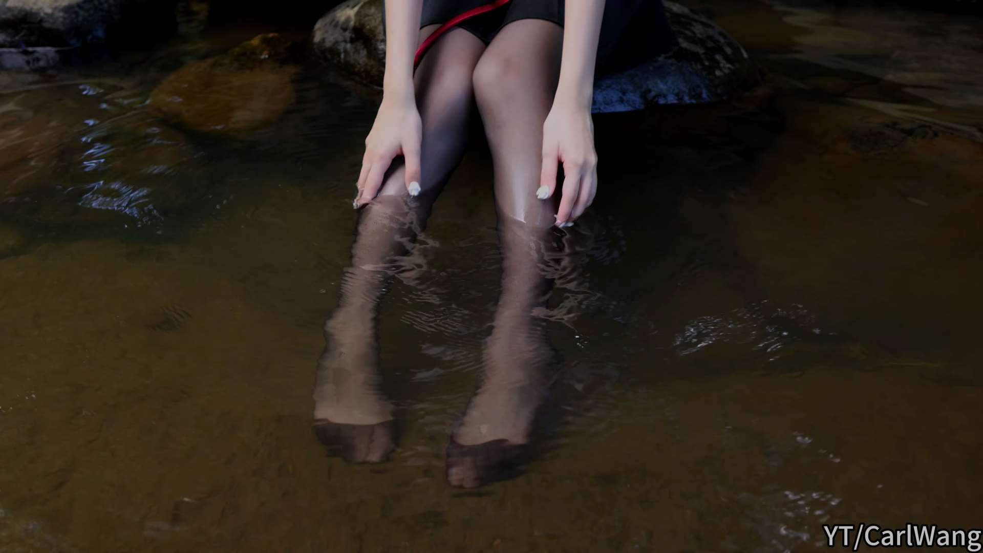《[视频]夏天就是要跟学妹來溪边玩水呀2》作品图