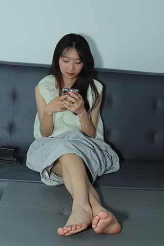 芝芝脚底纹理清晰可见