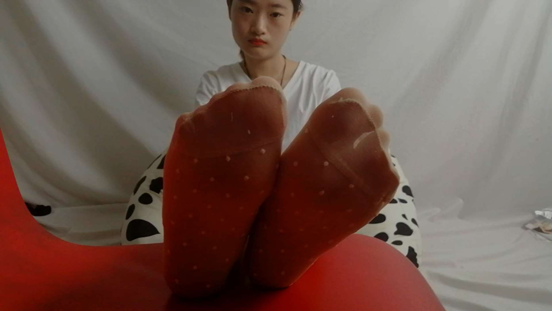 《[视频]小姐姐多套换丝脚丫》作品图