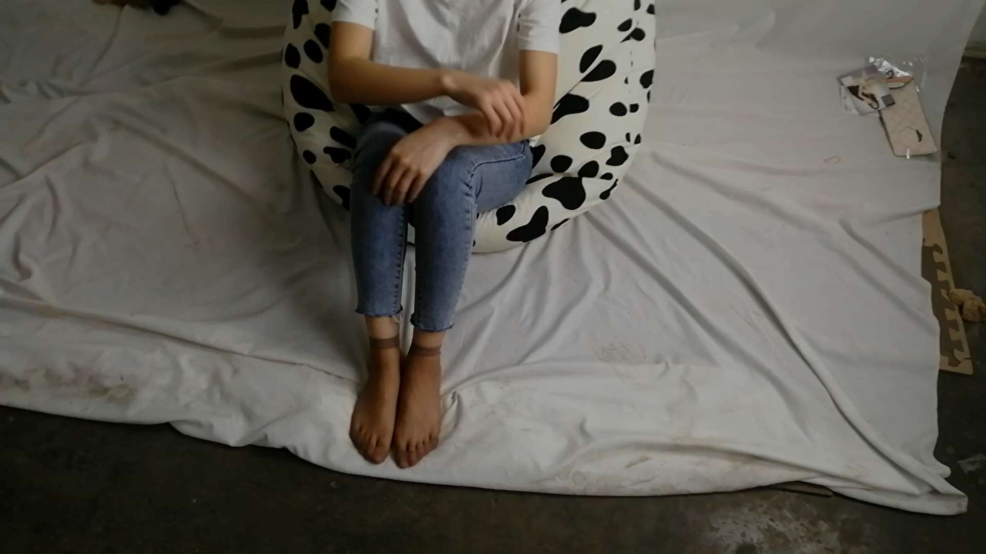 《[视频]小姐姐多套换丝脚丫》作品图