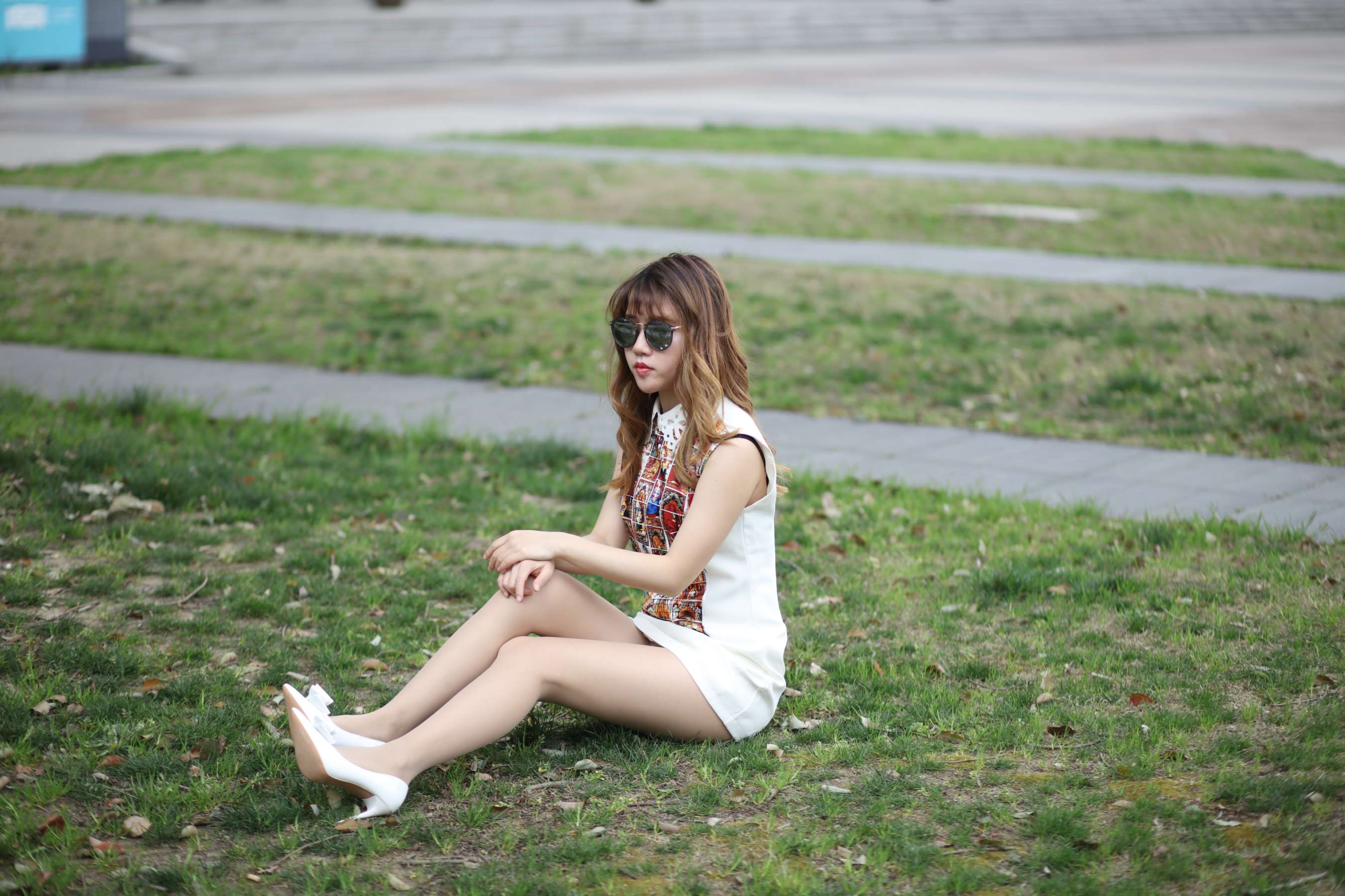 《高高-坐好了，大白腿！》作品图