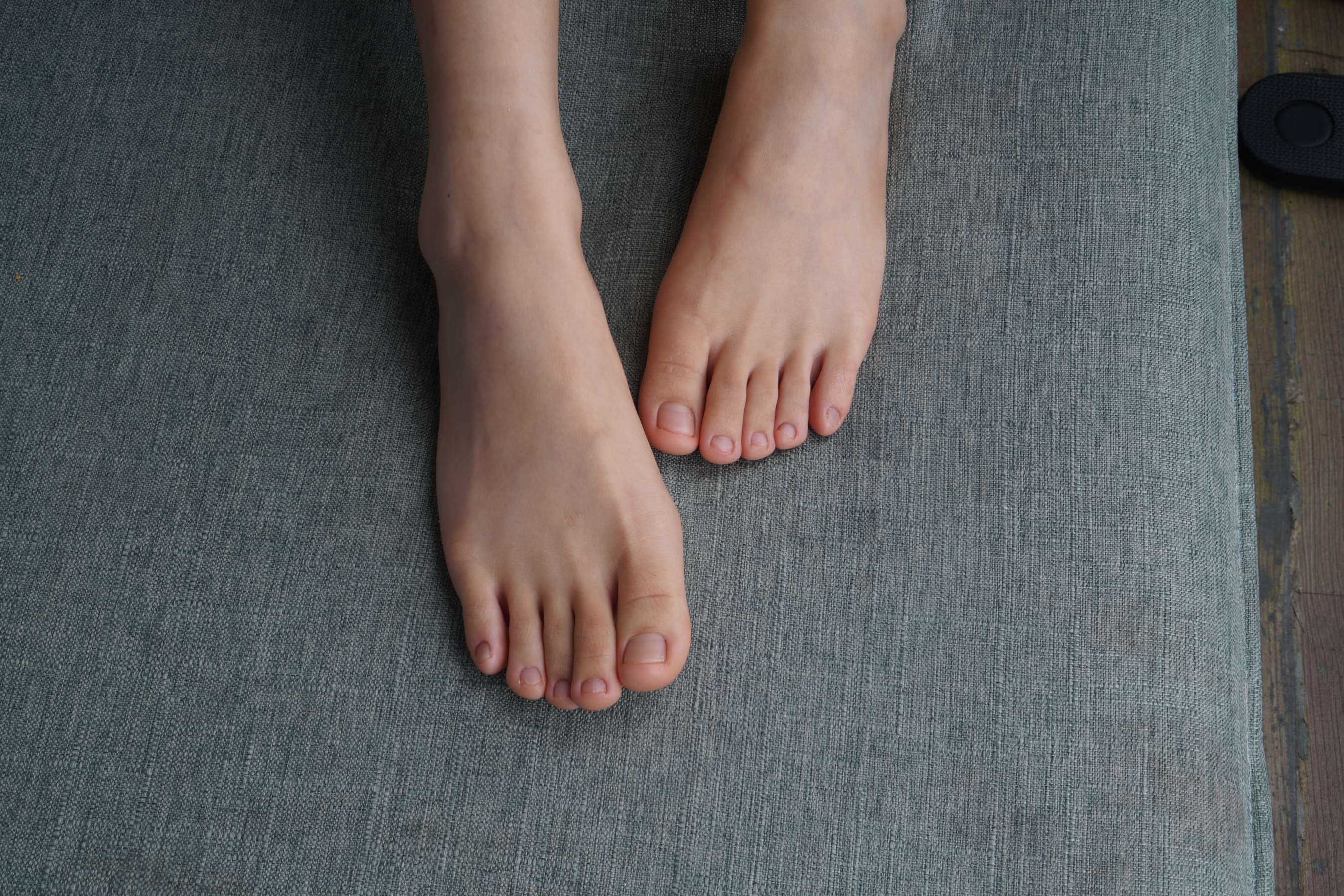 《大学生乐瑶展示37码美脚》作品图