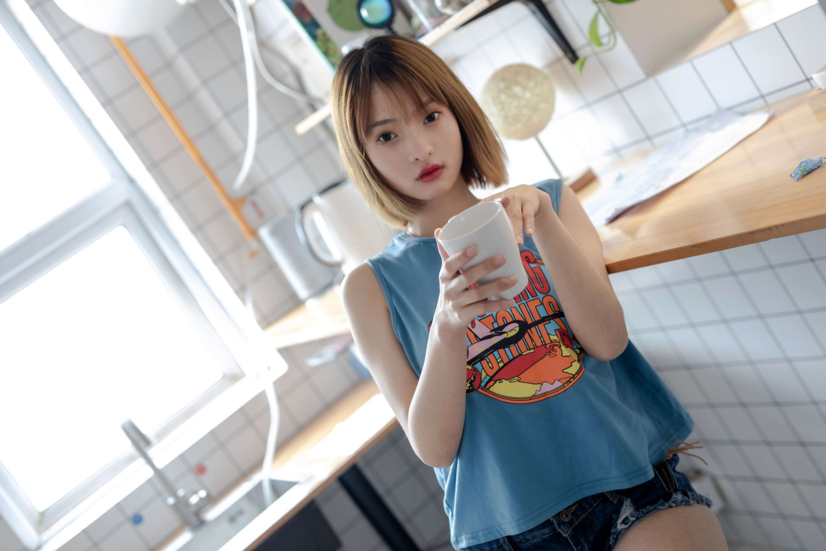 《茜茜嫩足玩酸奶》作品图