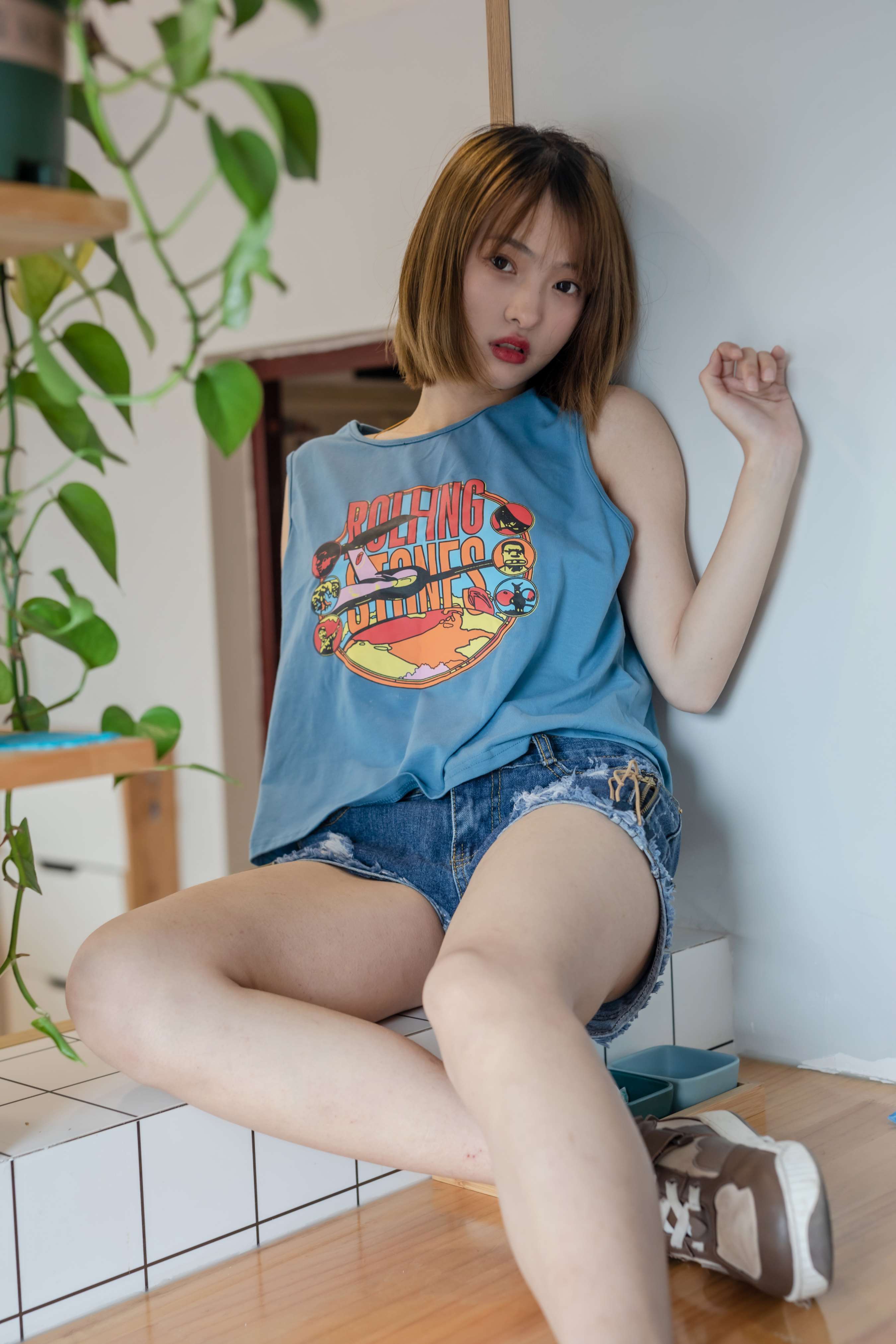 《茜茜嫩足玩酸奶》作品图