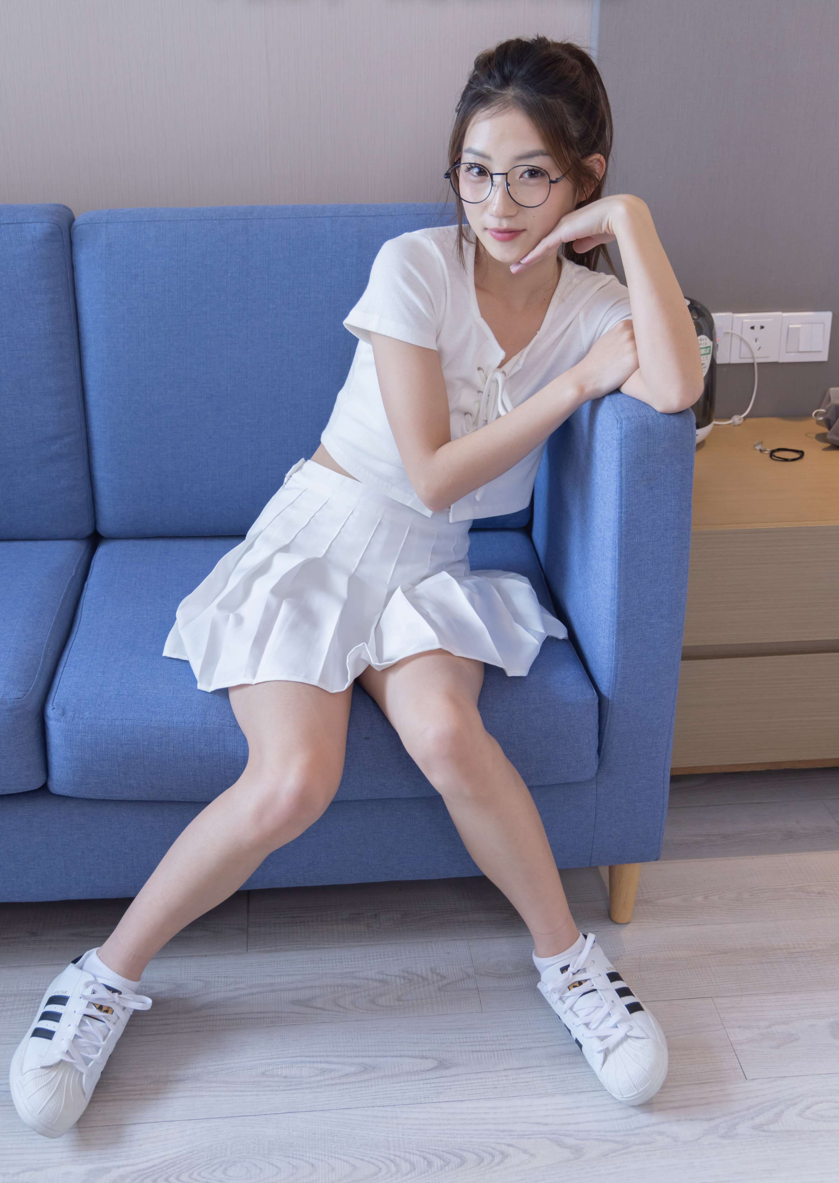 《小沫-贝壳头板鞋の白棉袜》作品图