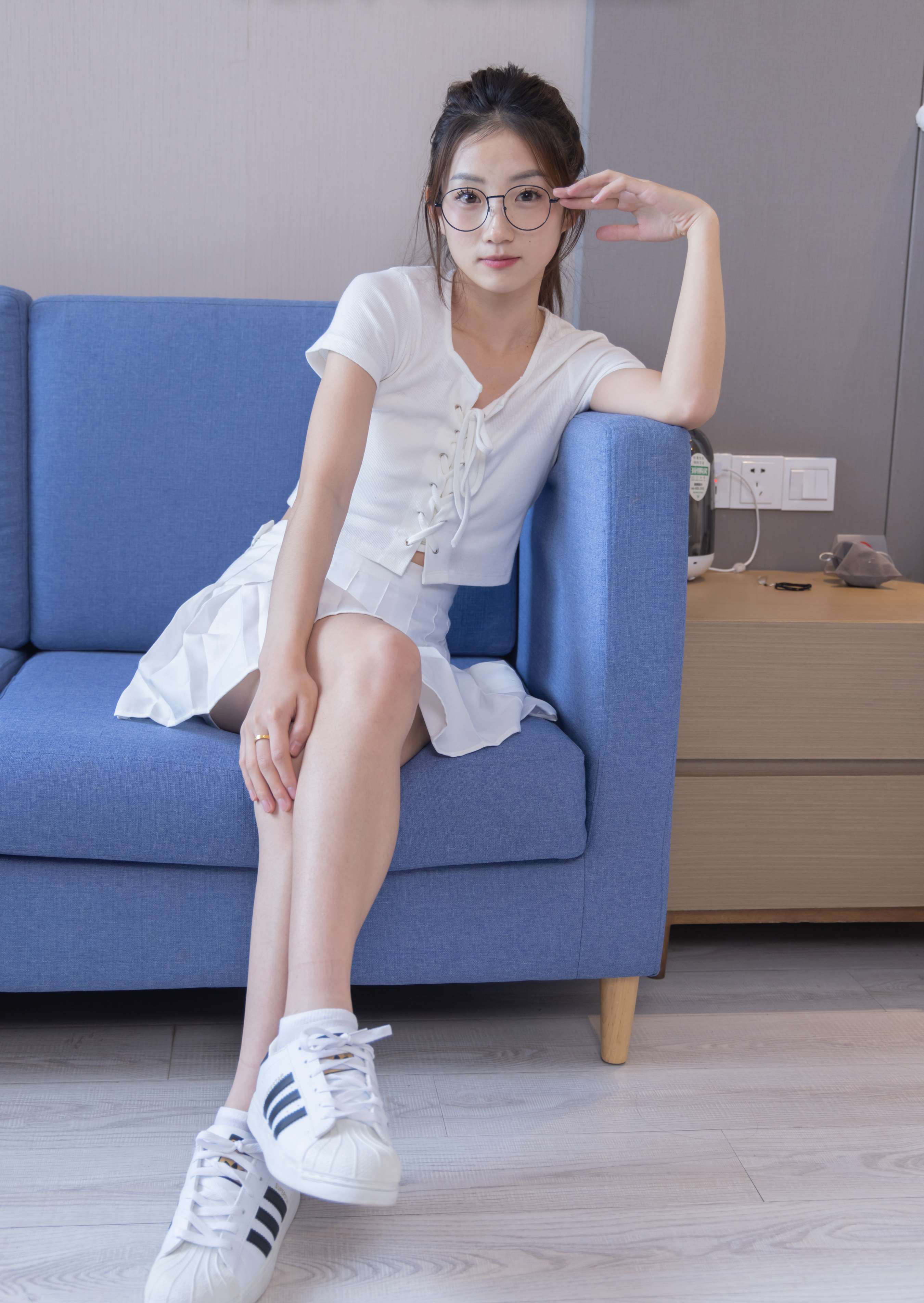 《小沫-贝壳头板鞋の白棉袜》作品图