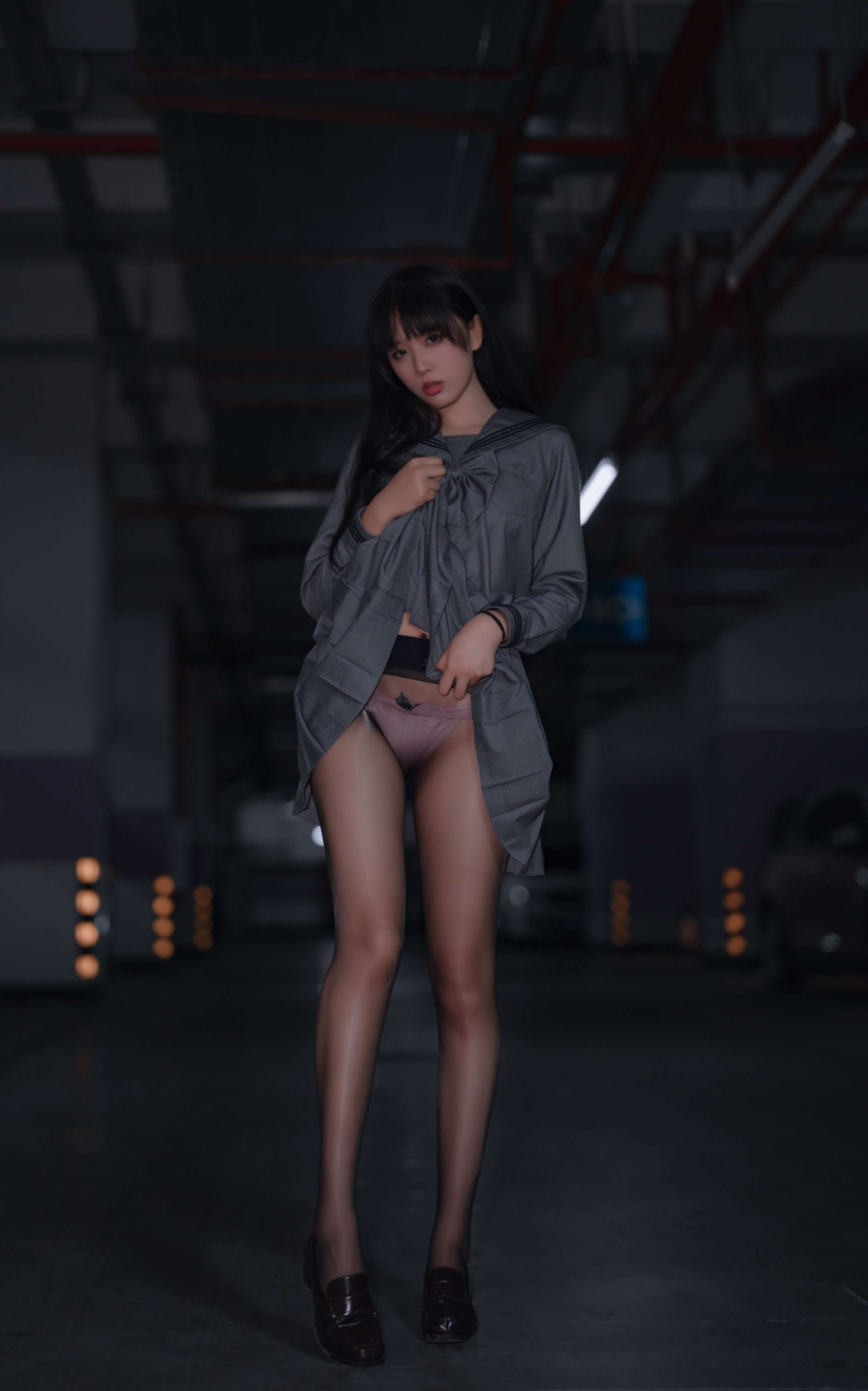 《楼道の车库黑丝脚丫》作品图