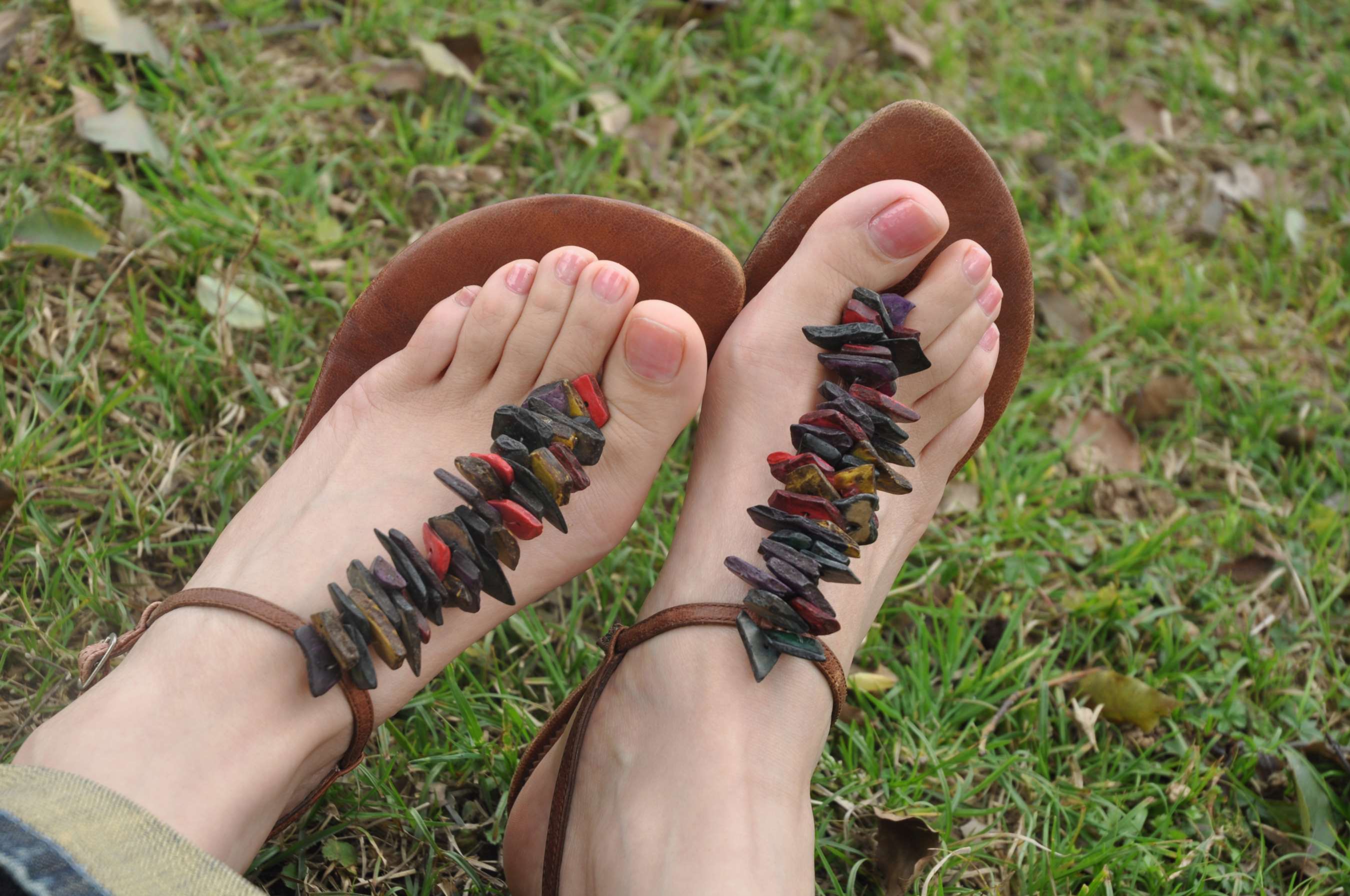 《小姐姐凉鞋嫩足踏足》作品图