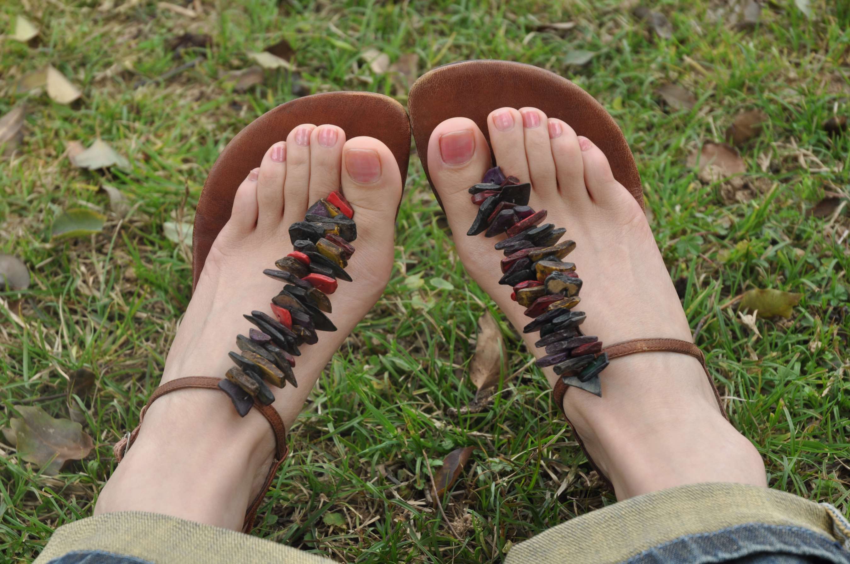 《小姐姐凉鞋嫩足踏足》作品图