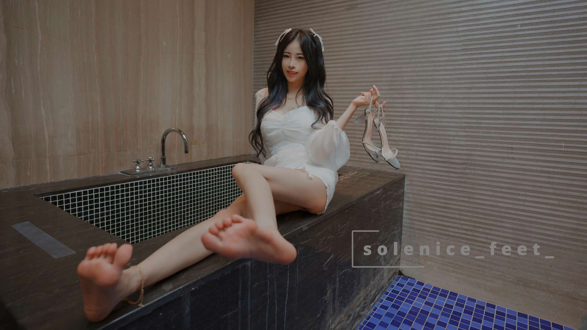 《[寄卖视频] 娜娜女王 恩准跪下听脚の圣旨 ASMR》作品图