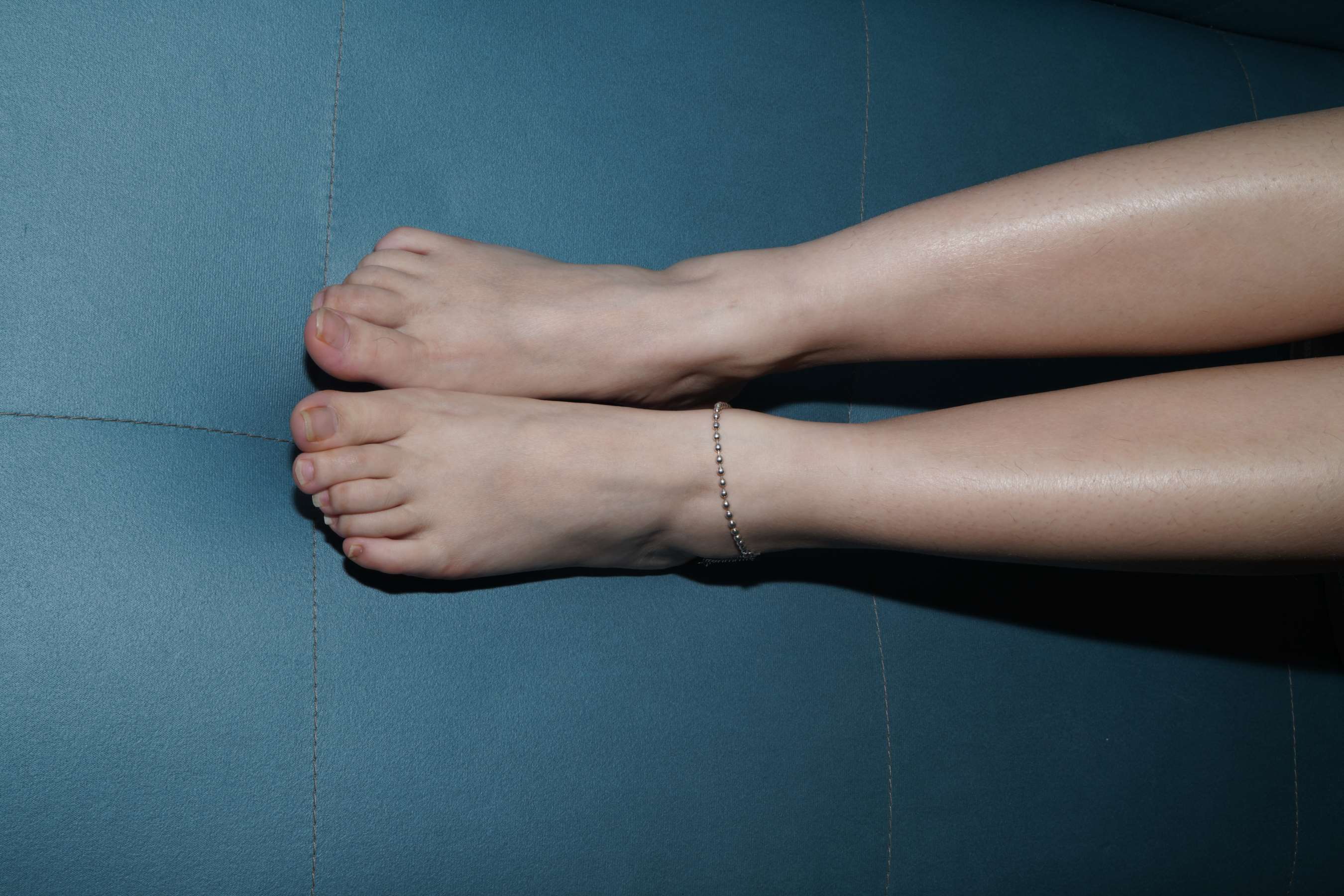 《小来展示36码小巧嫩脚》作品图