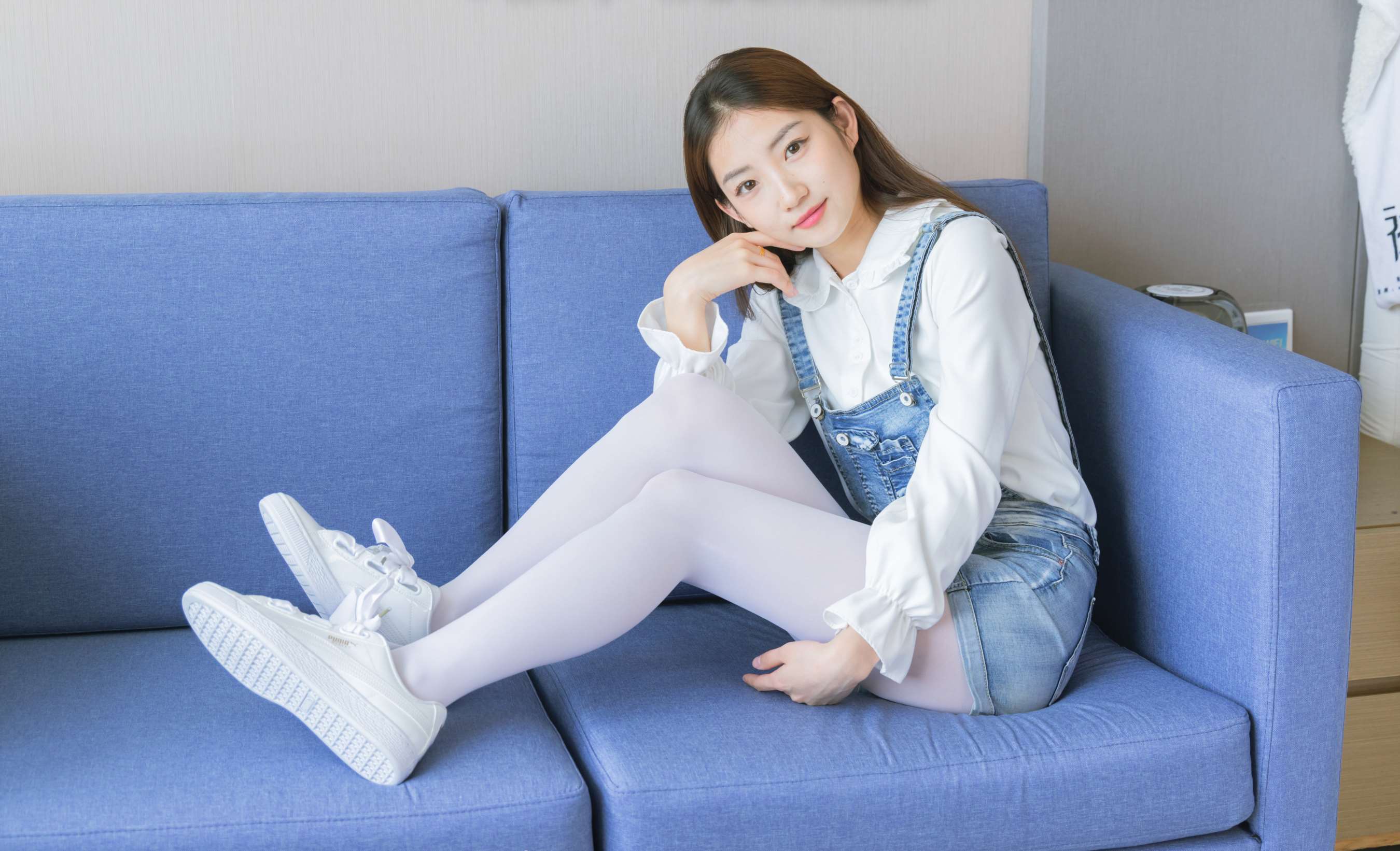 《小沫-板鞋の厚白丝》作品图