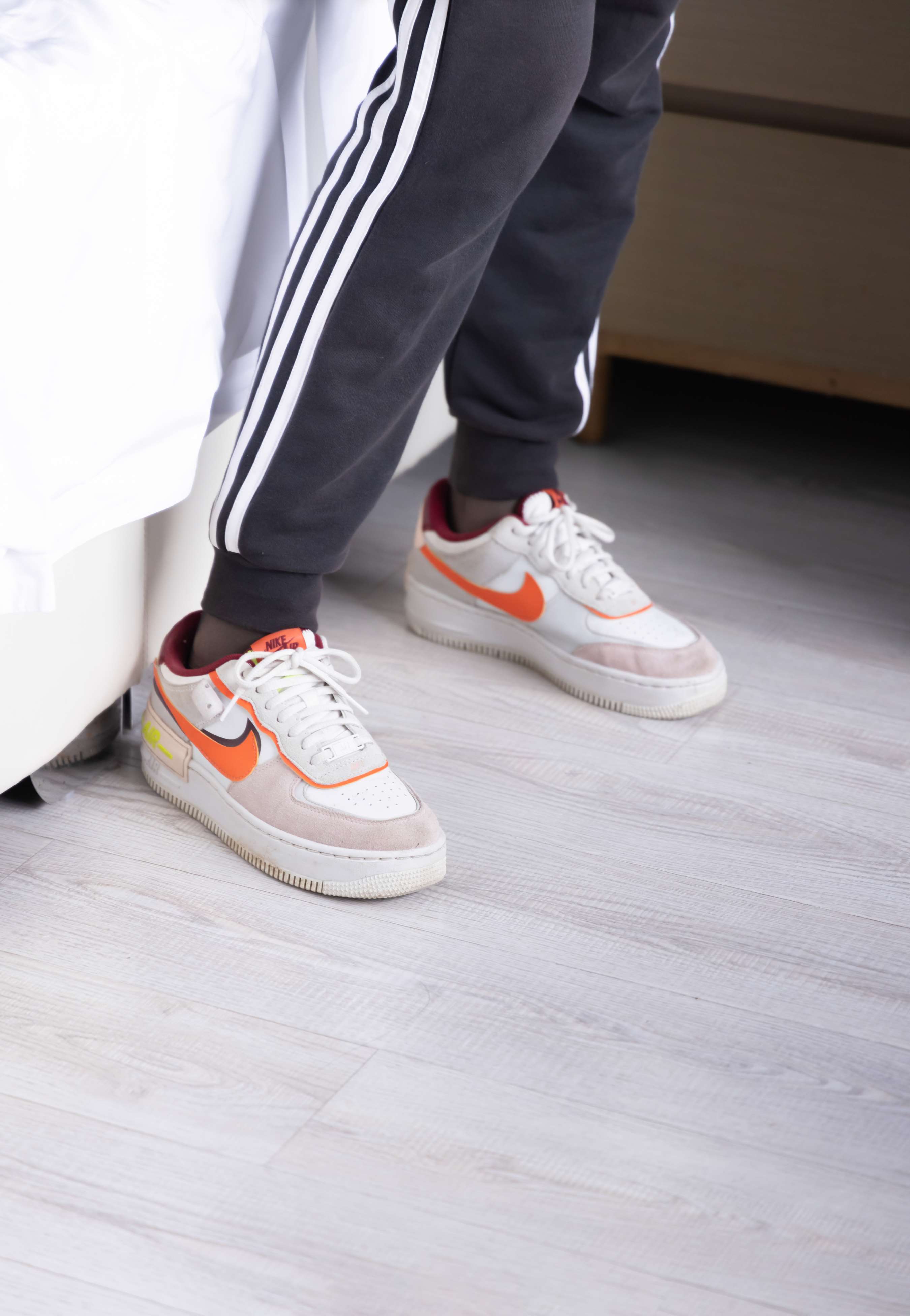 《小甜豆-板鞋の裤里黑丝》作品图