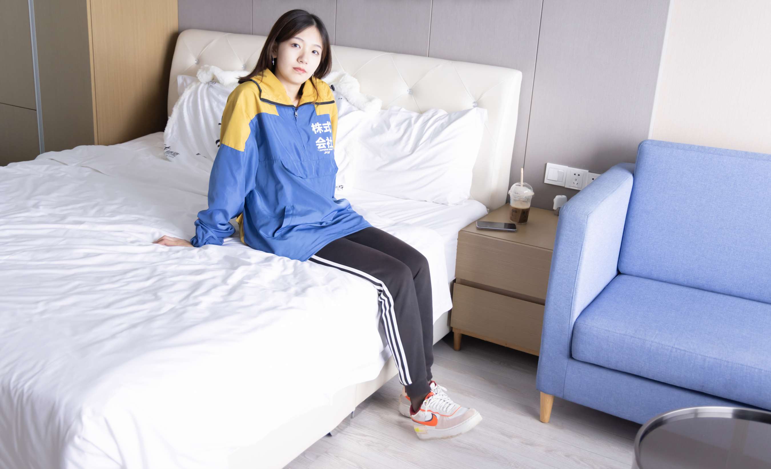 《小甜豆-板鞋の裤里黑丝》作品图