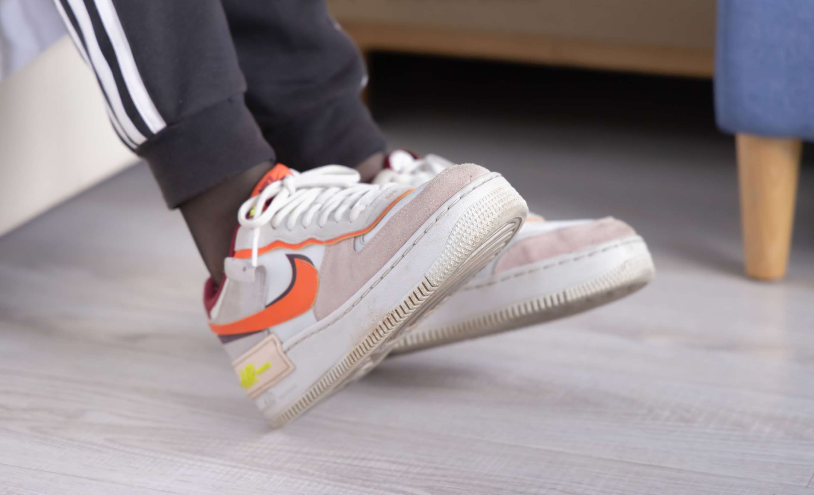 《小甜豆-板鞋の裤里黑丝》作品图