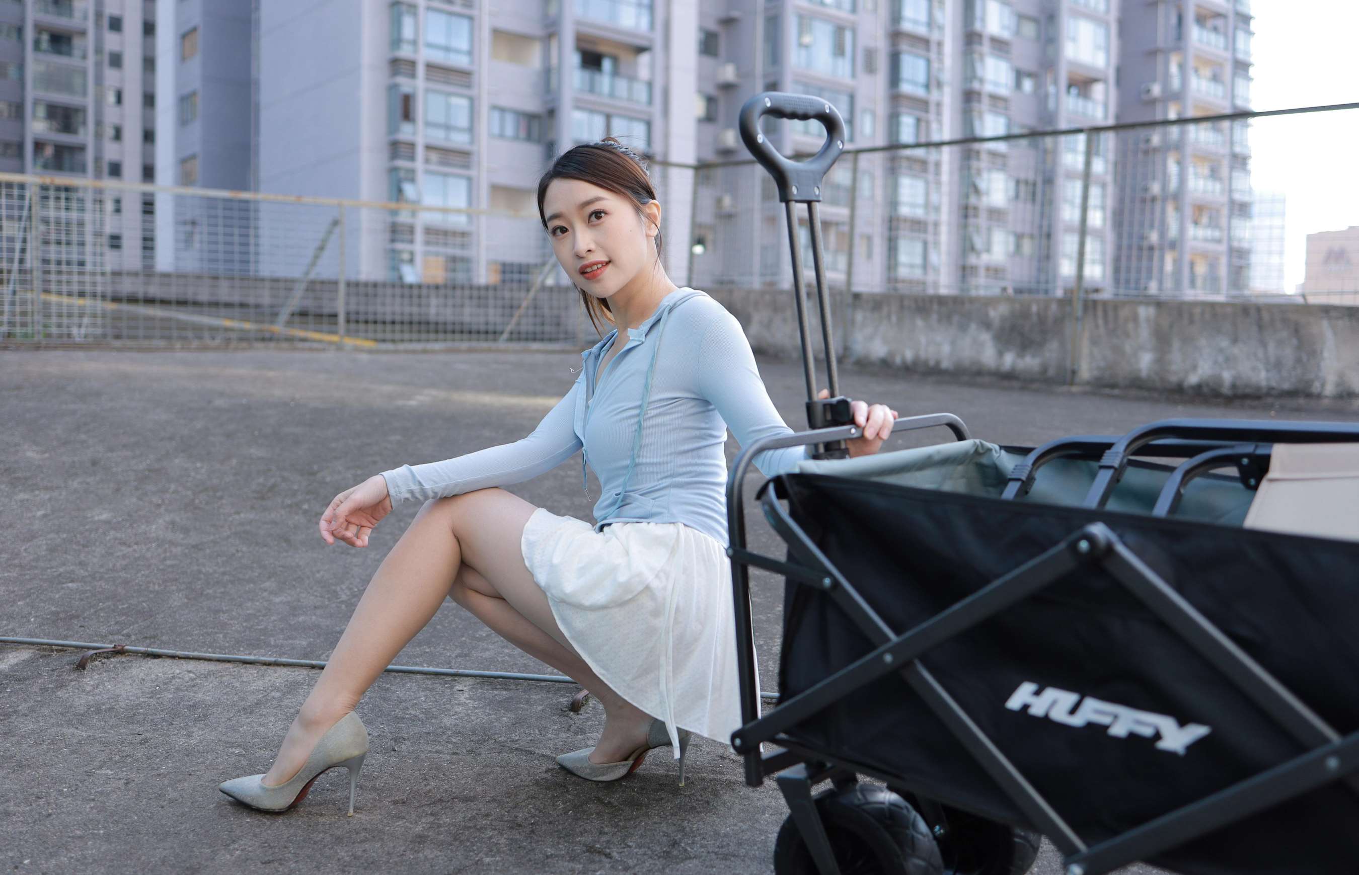 《天台上的肉丝高跟》作品图