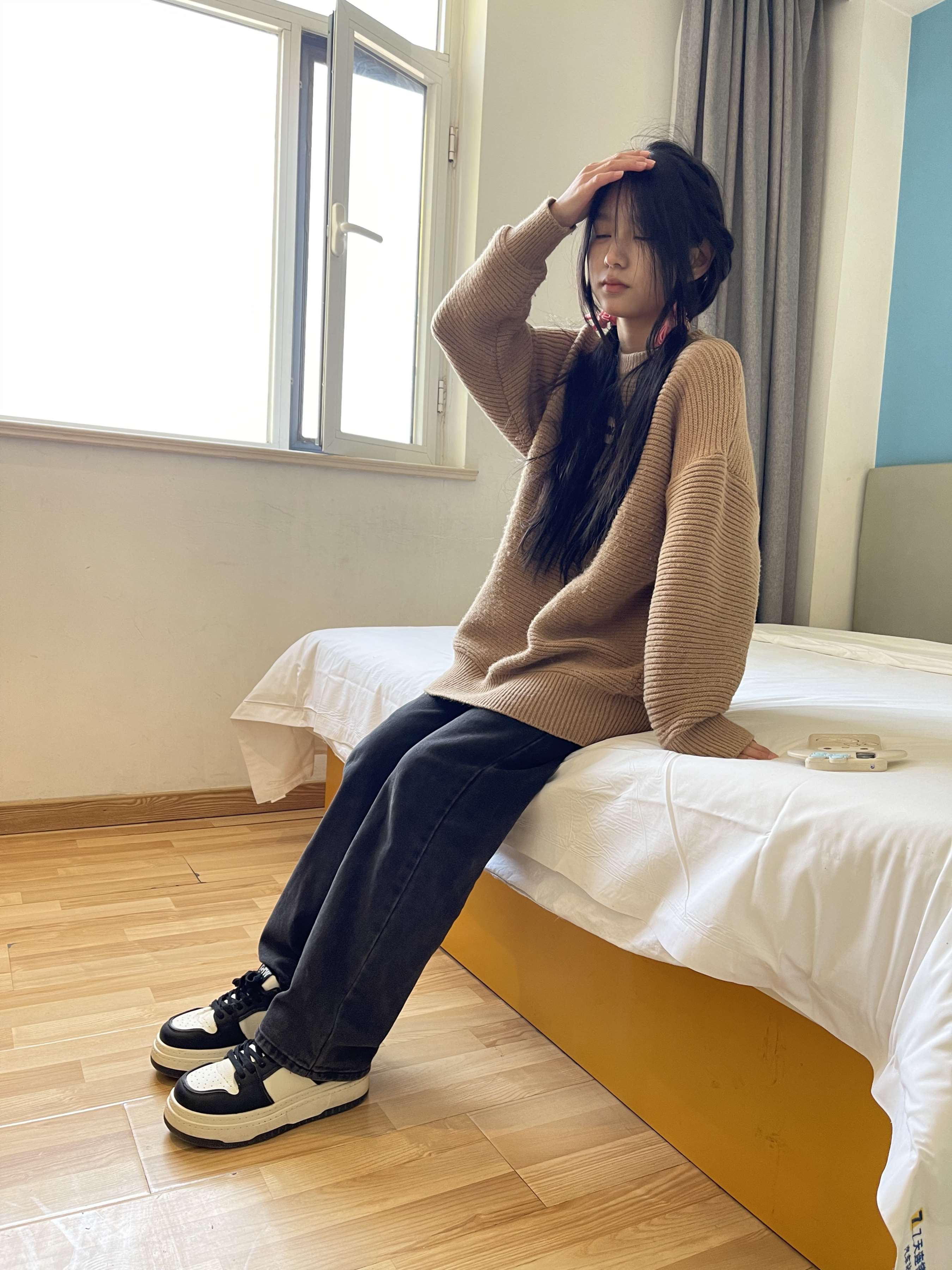 《毛衣少女板鞋の脏棉袜脚》作品图