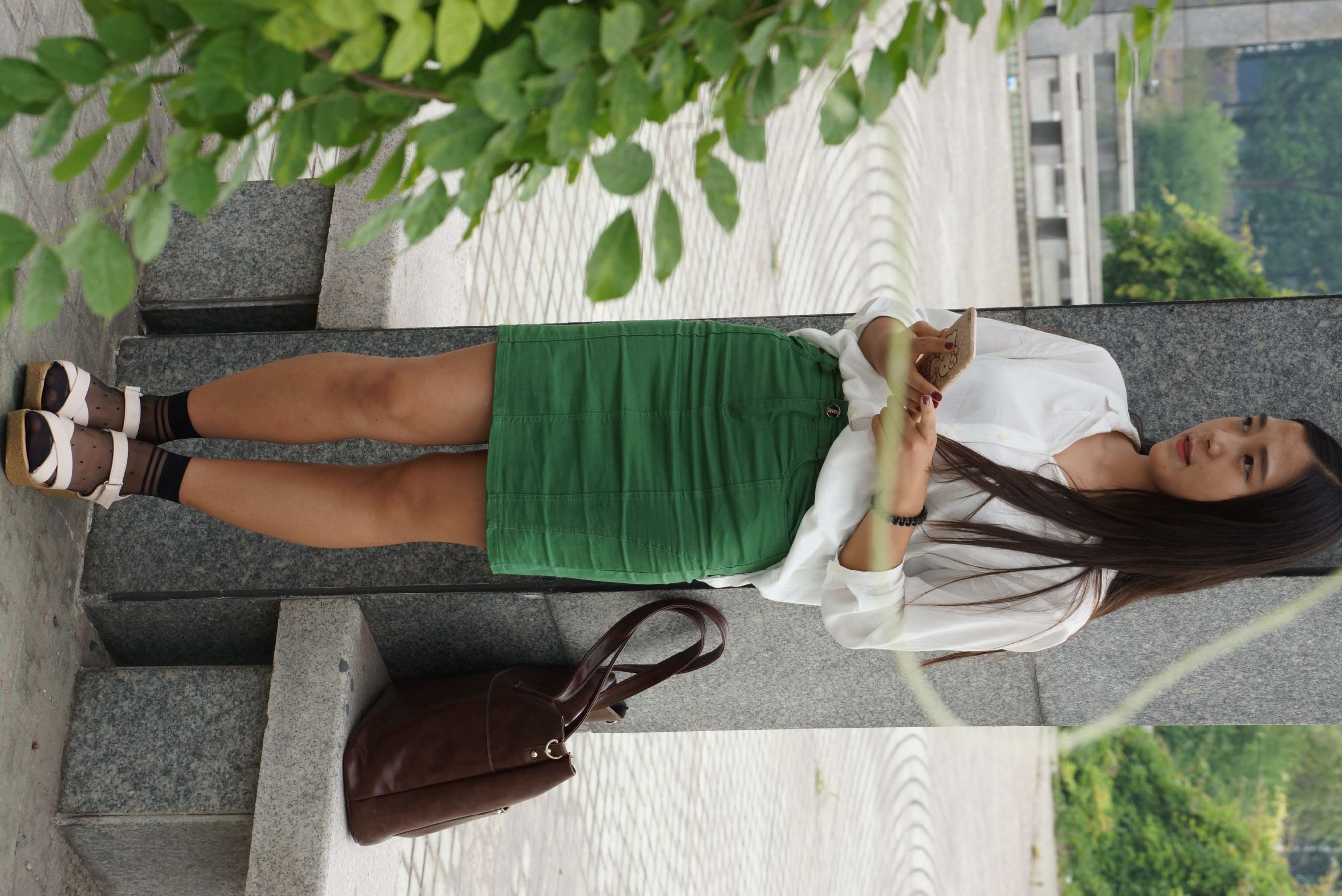 《这个夏天这样的穿着打扮还真是少见》作品图