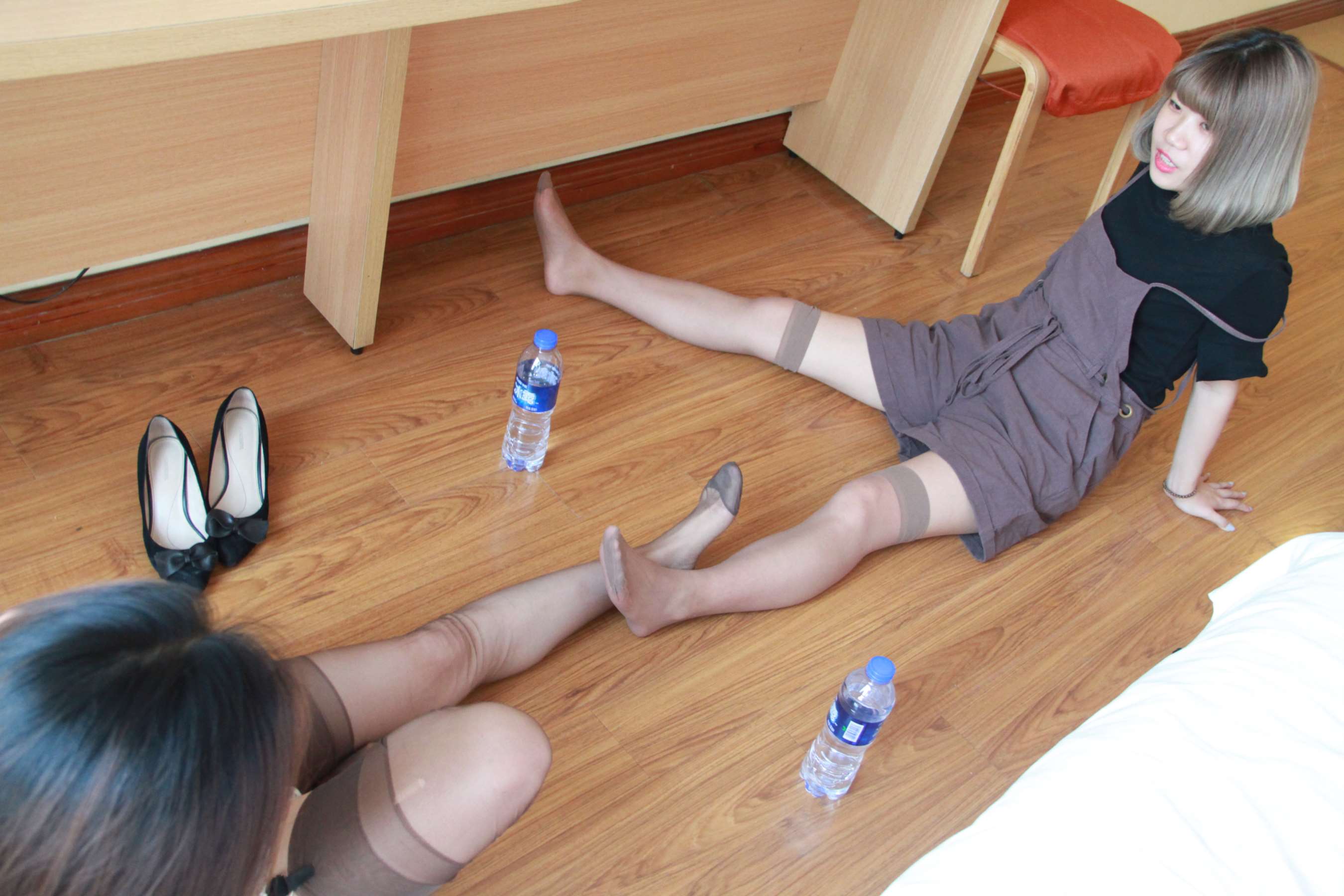 《姐妹花丝足互脚》作品图