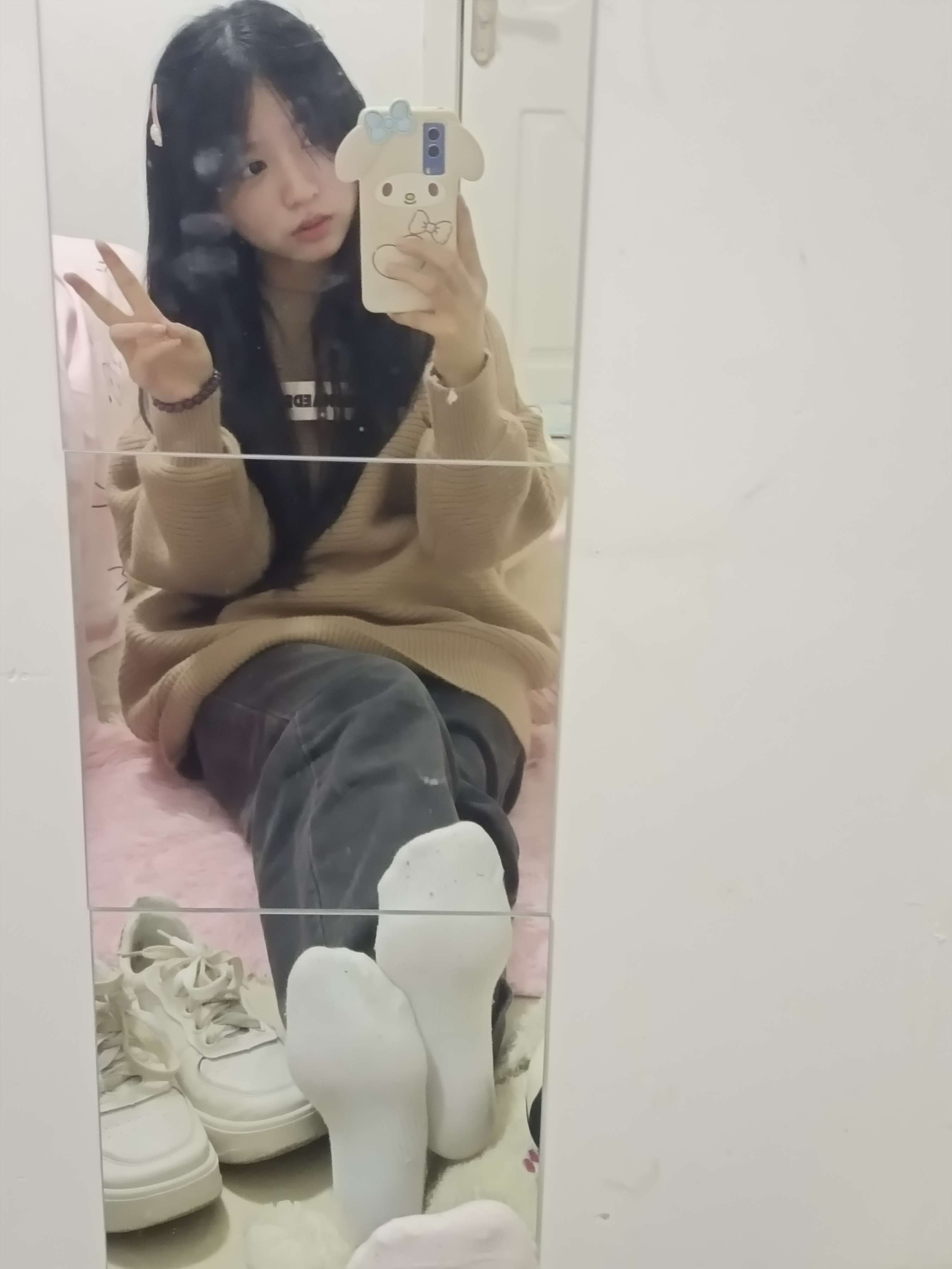 《少女自拍脚丫》作品图