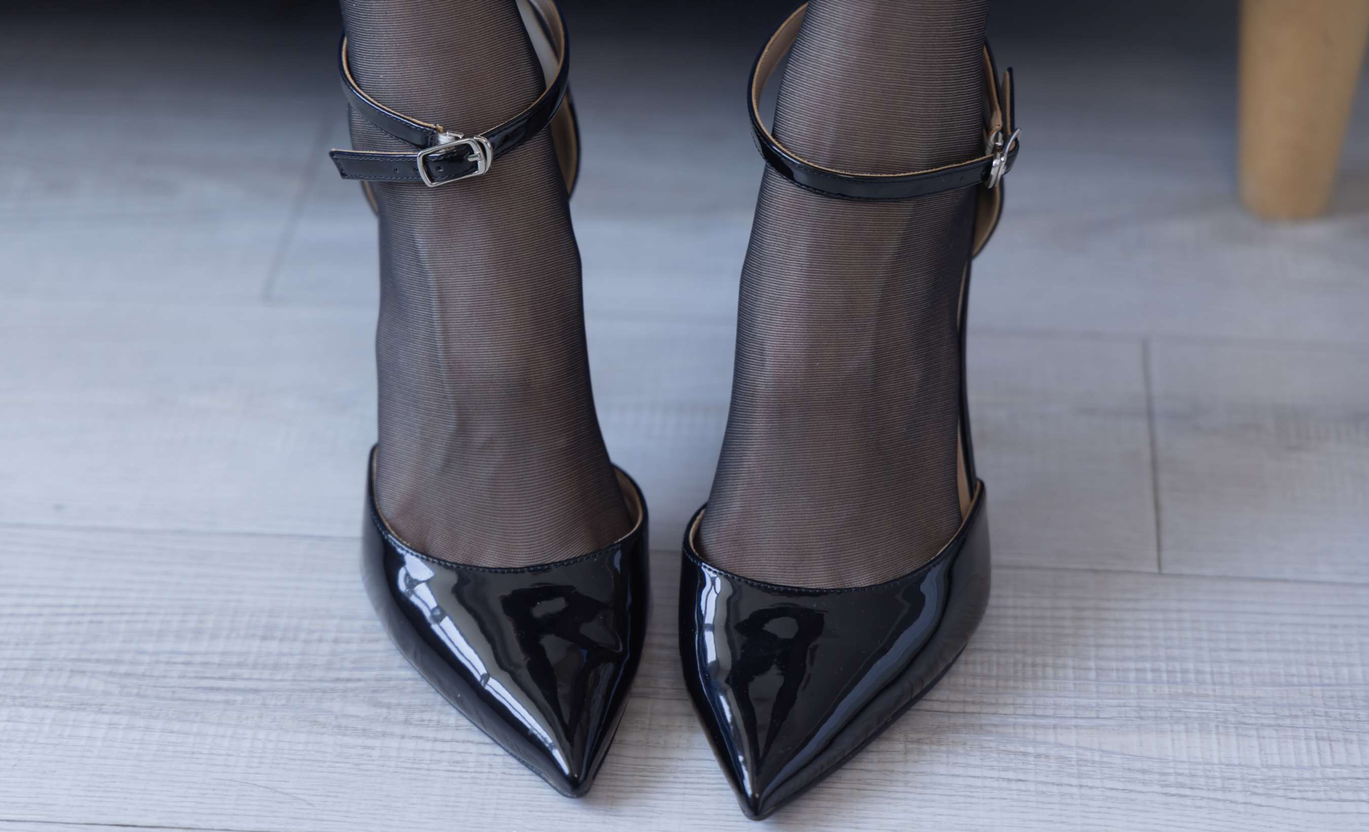 《稚予-平底鞋の丝脚丫》作品图