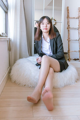 小甜豆ol制服の油亮肉丝脚丫