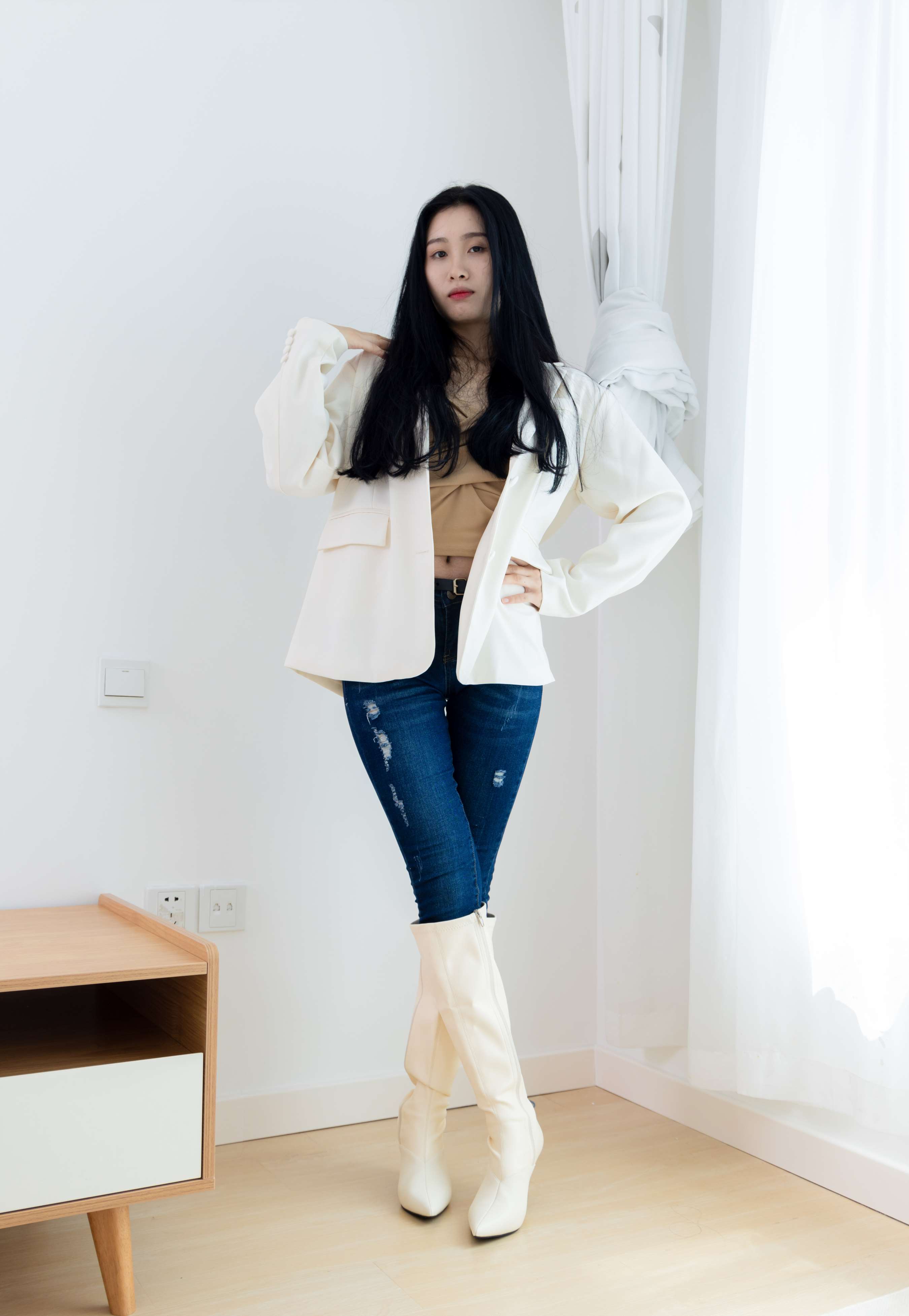 《绒绒长靴の黑船袜脚丫》作品图