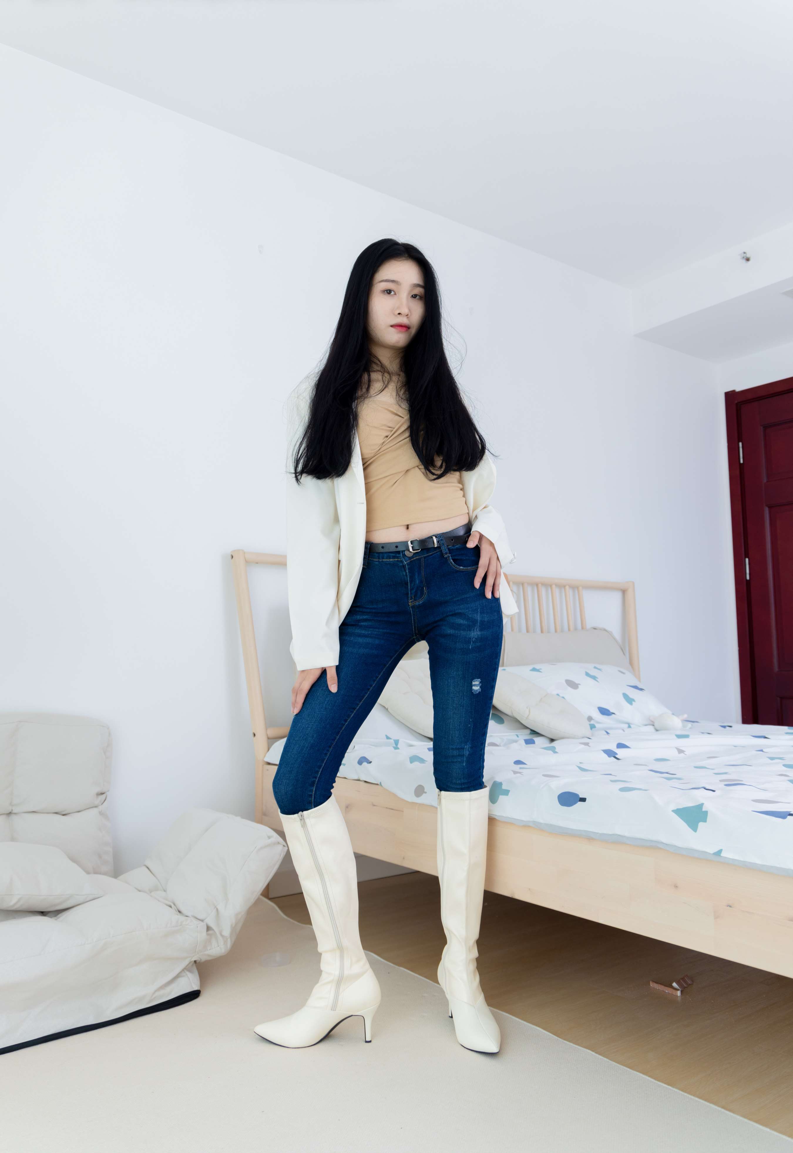 《绒绒长靴の黑船袜脚丫》作品图