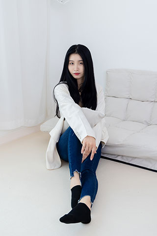 绒绒长靴の黑船袜脚丫