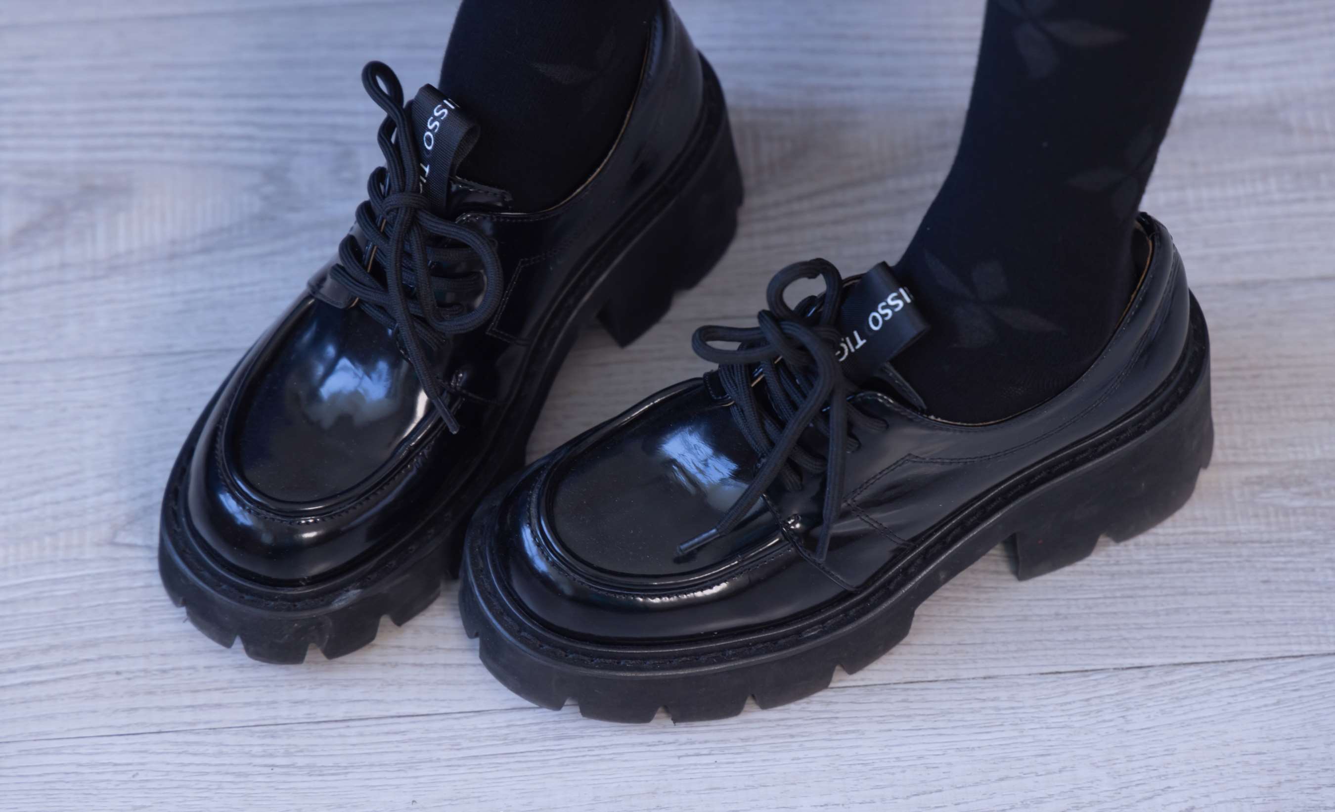 《稚予-厚黑丝、黑色大腿棉袜》作品图