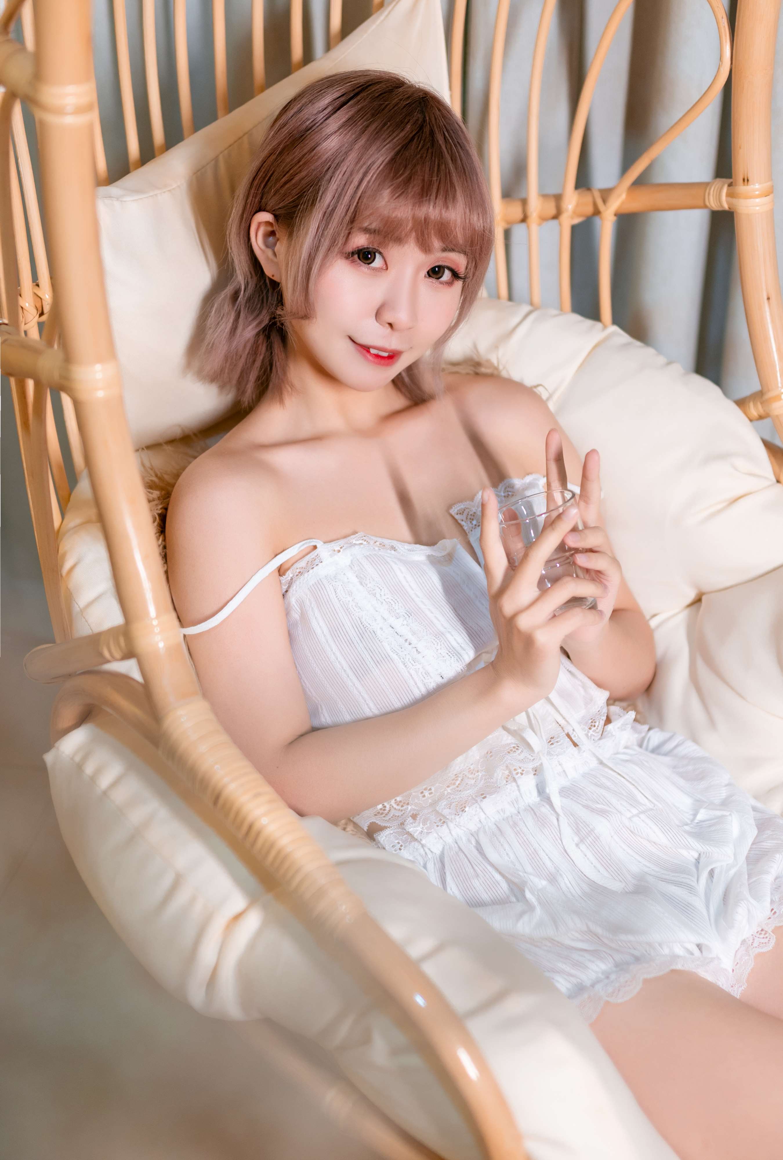 《民俗白私房》作品图