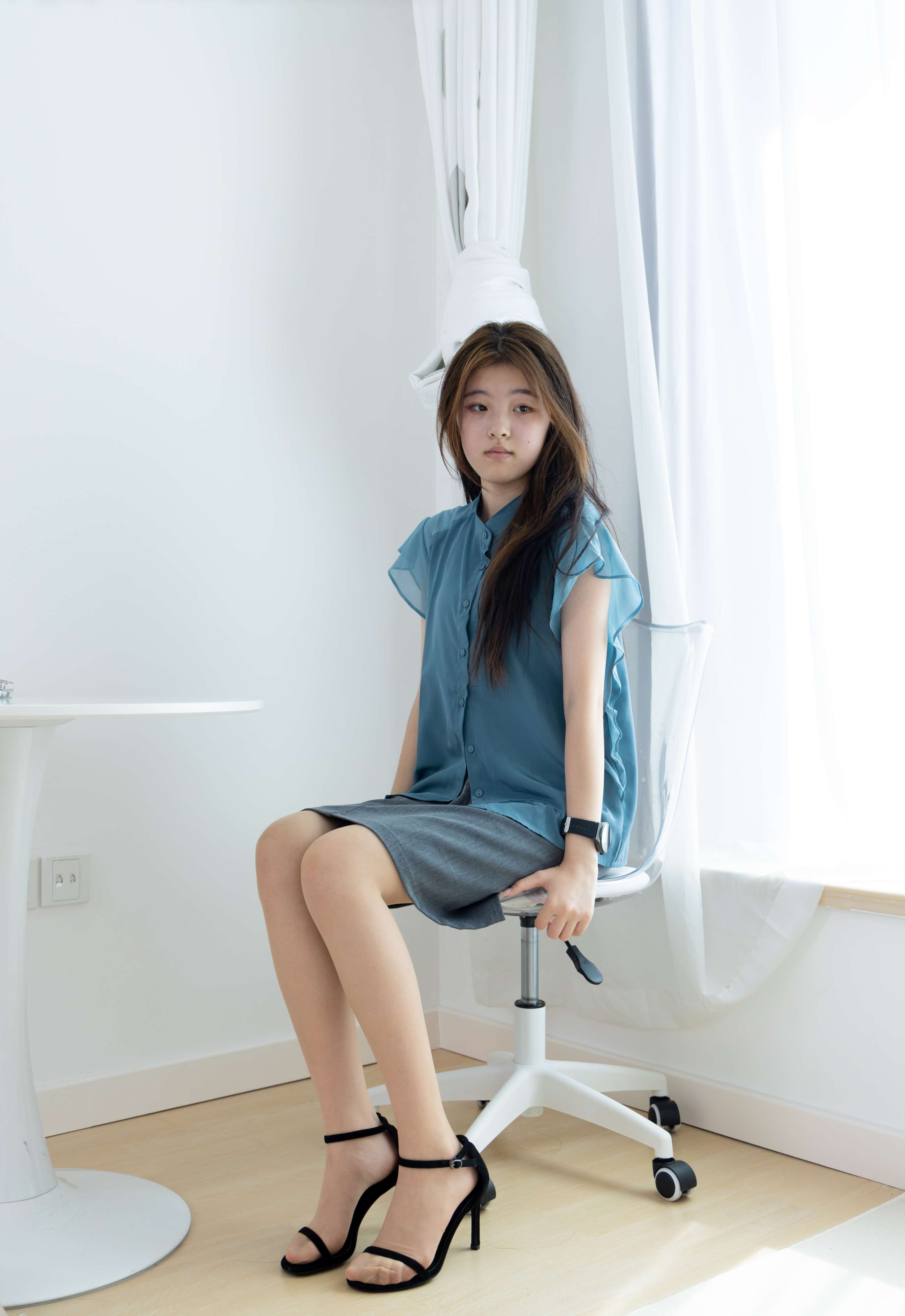 《小谨-穿透湖底的月》作品图