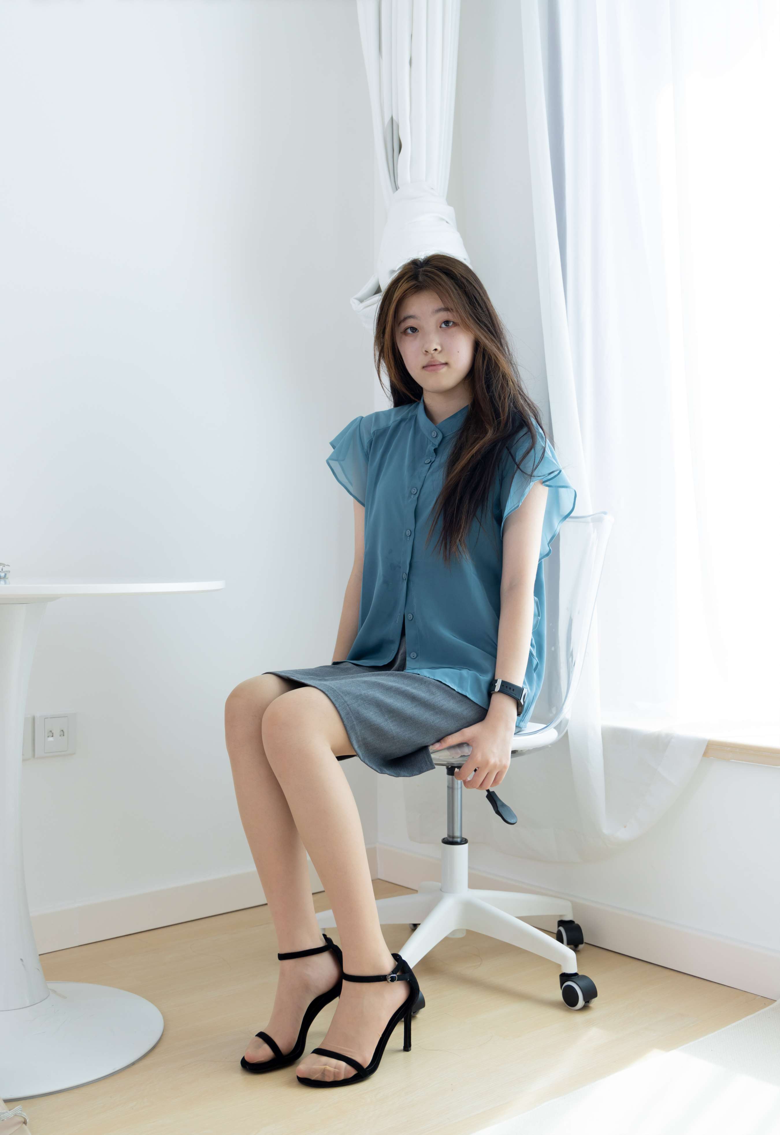 《小谨-穿透湖底的月》作品图