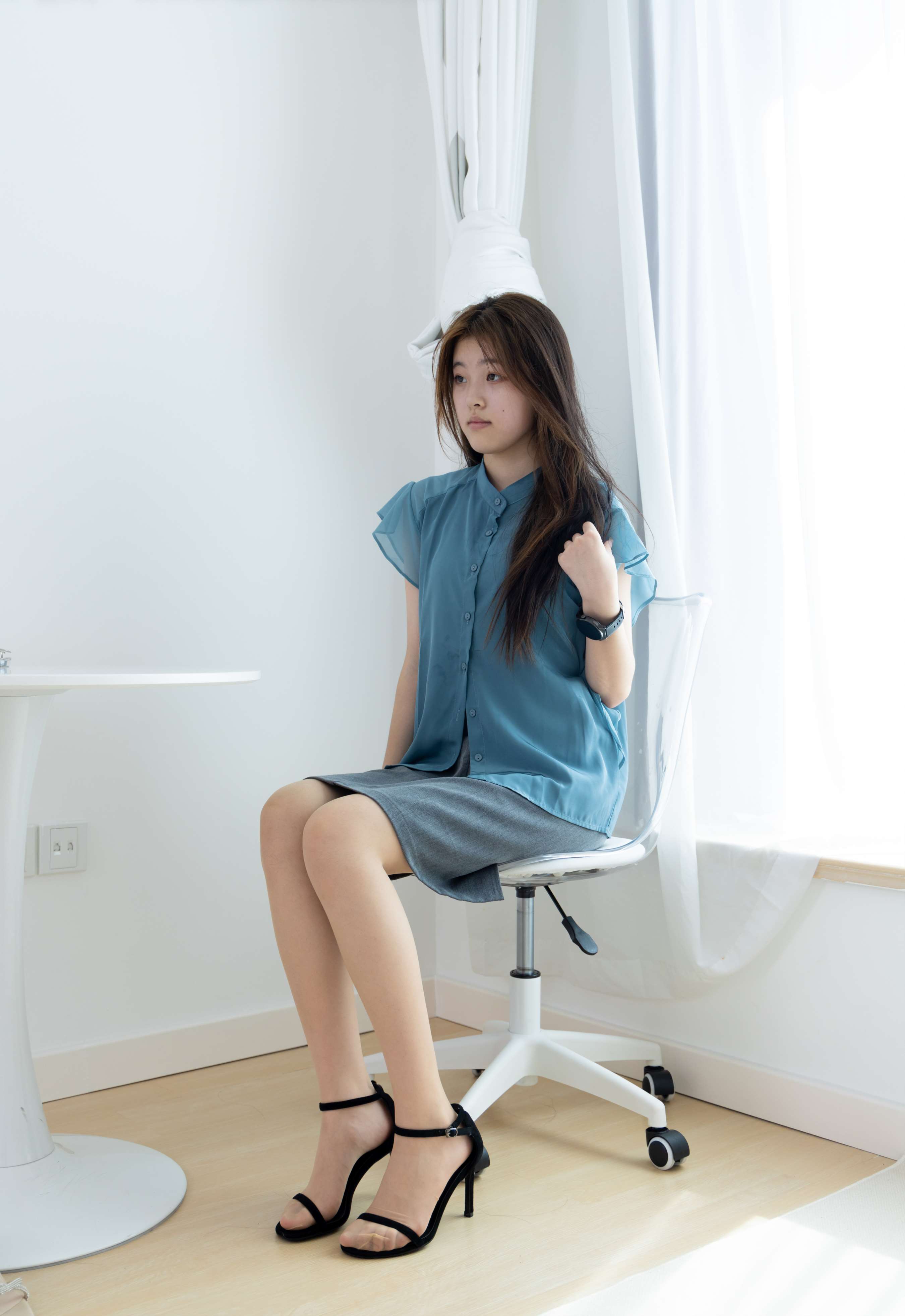 《小谨-穿透湖底的月》作品图