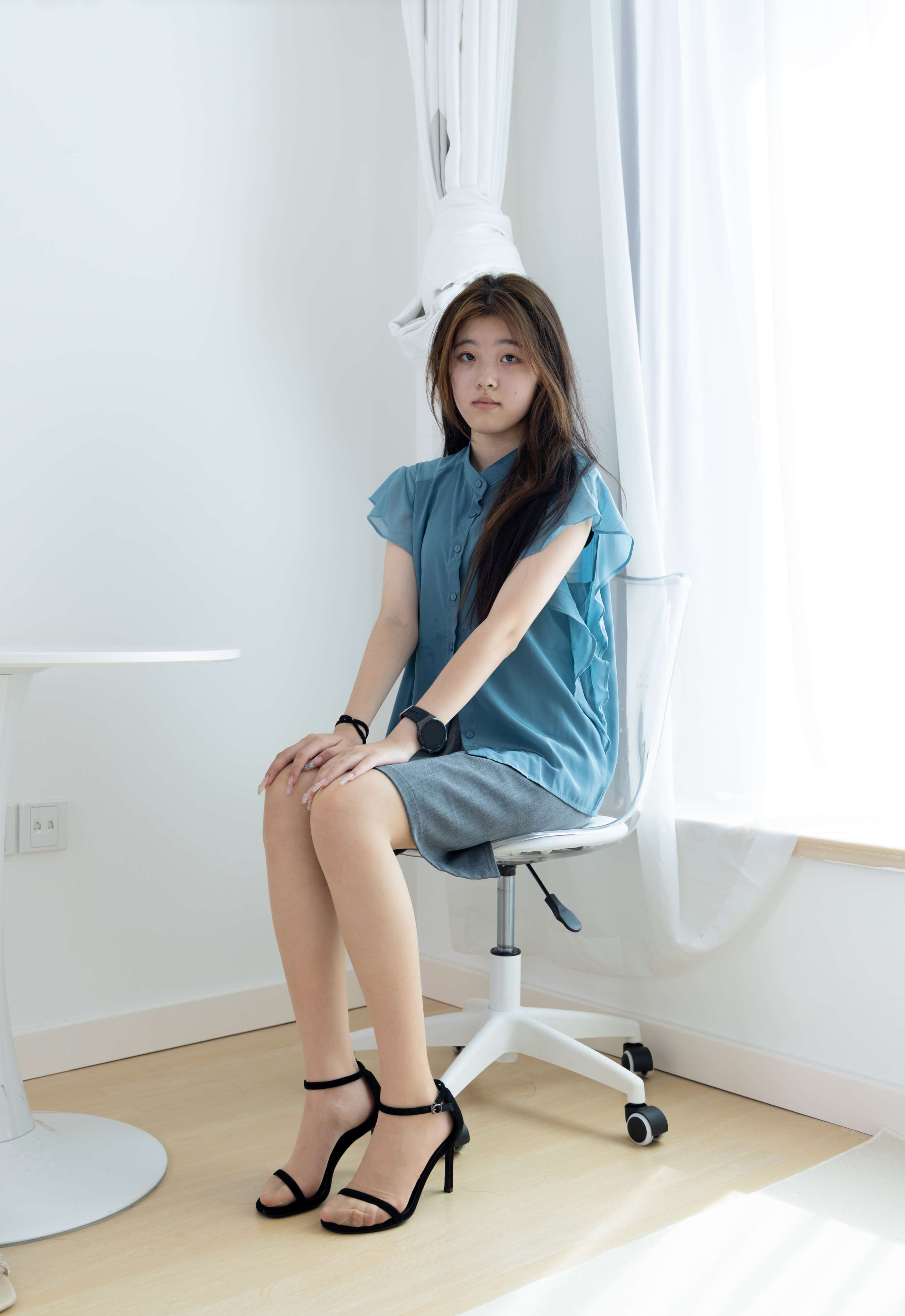 《小谨-穿透湖底的月》作品图