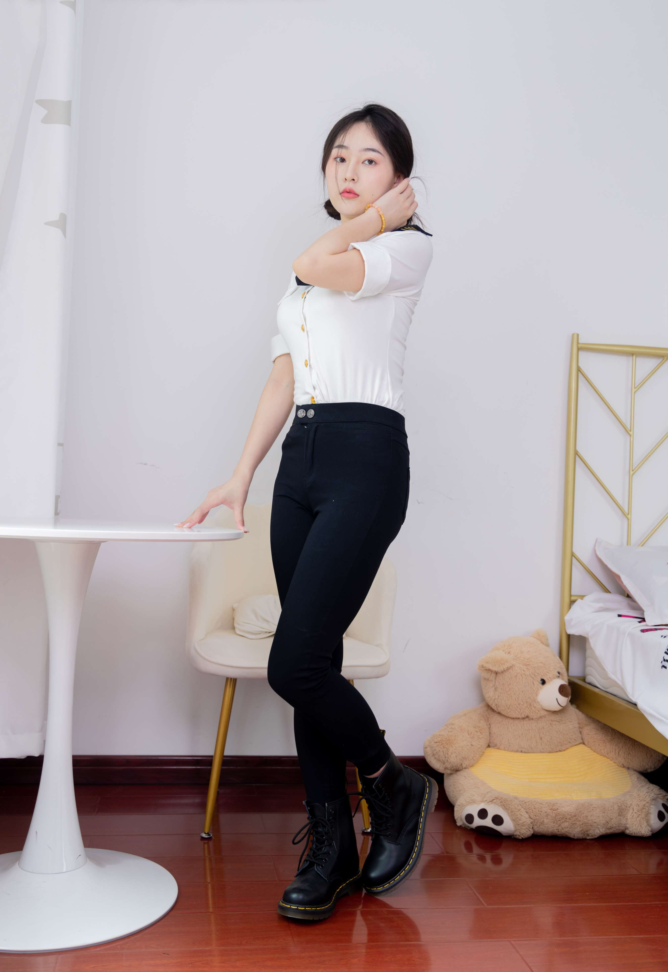 《美兔-晚风吹人醒》作品图