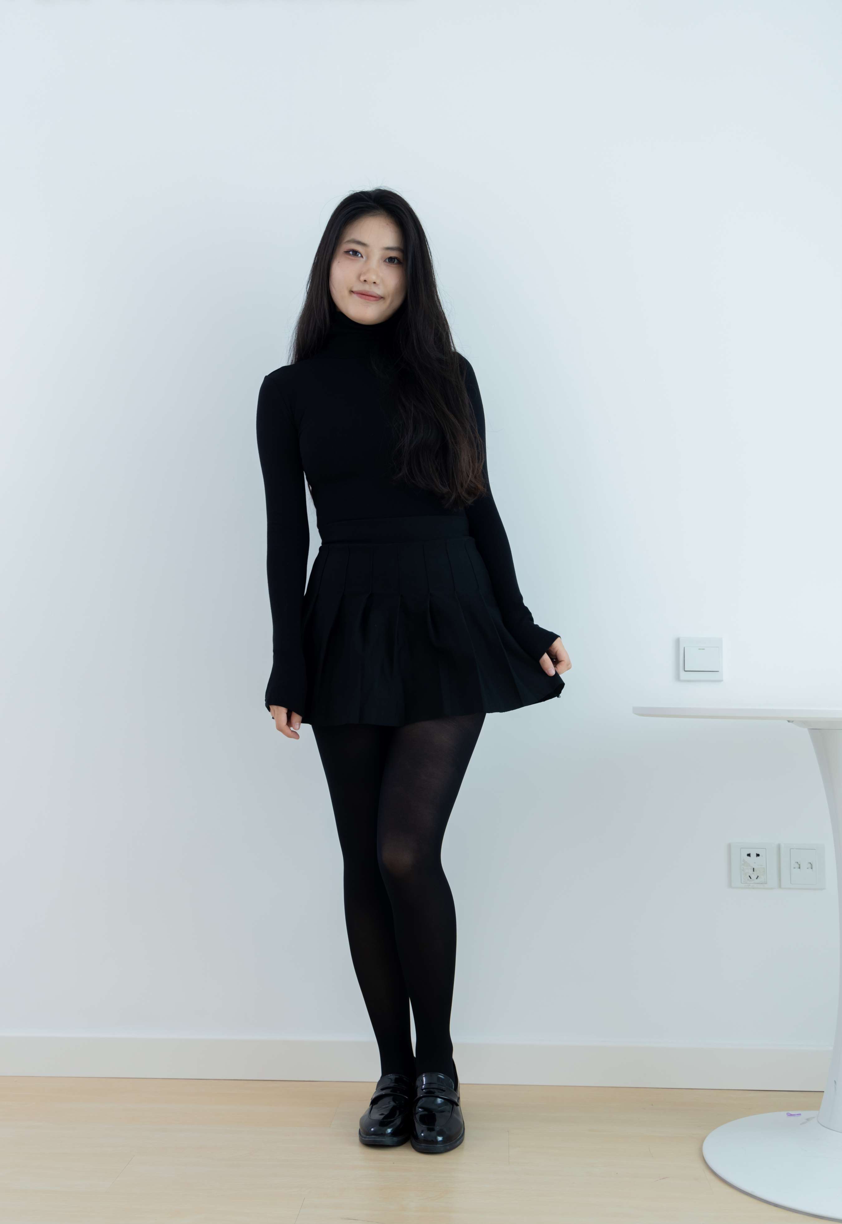 《香香皮鞋の黑丝脚丫》作品图