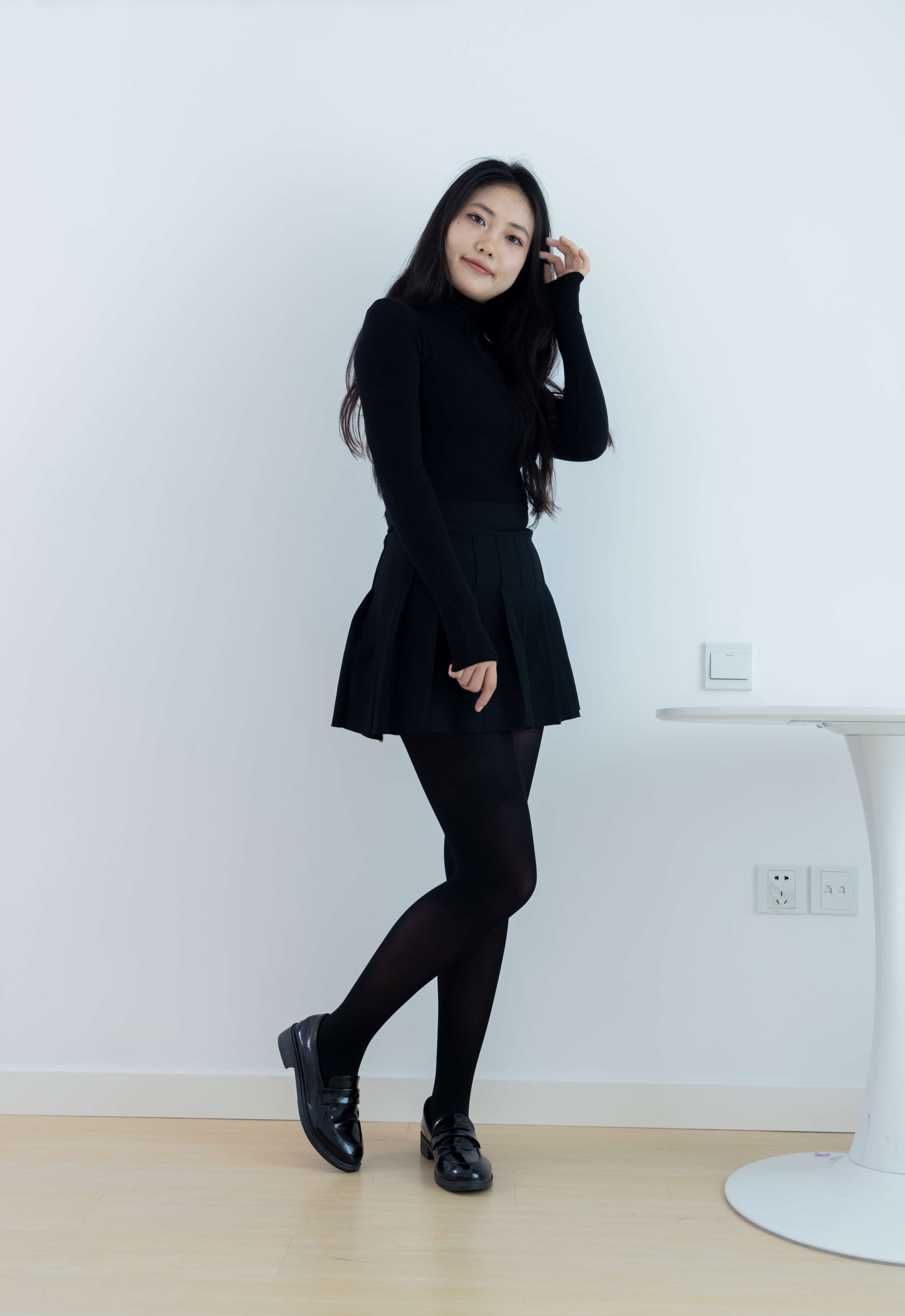 《香香皮鞋の黑丝脚丫》作品图