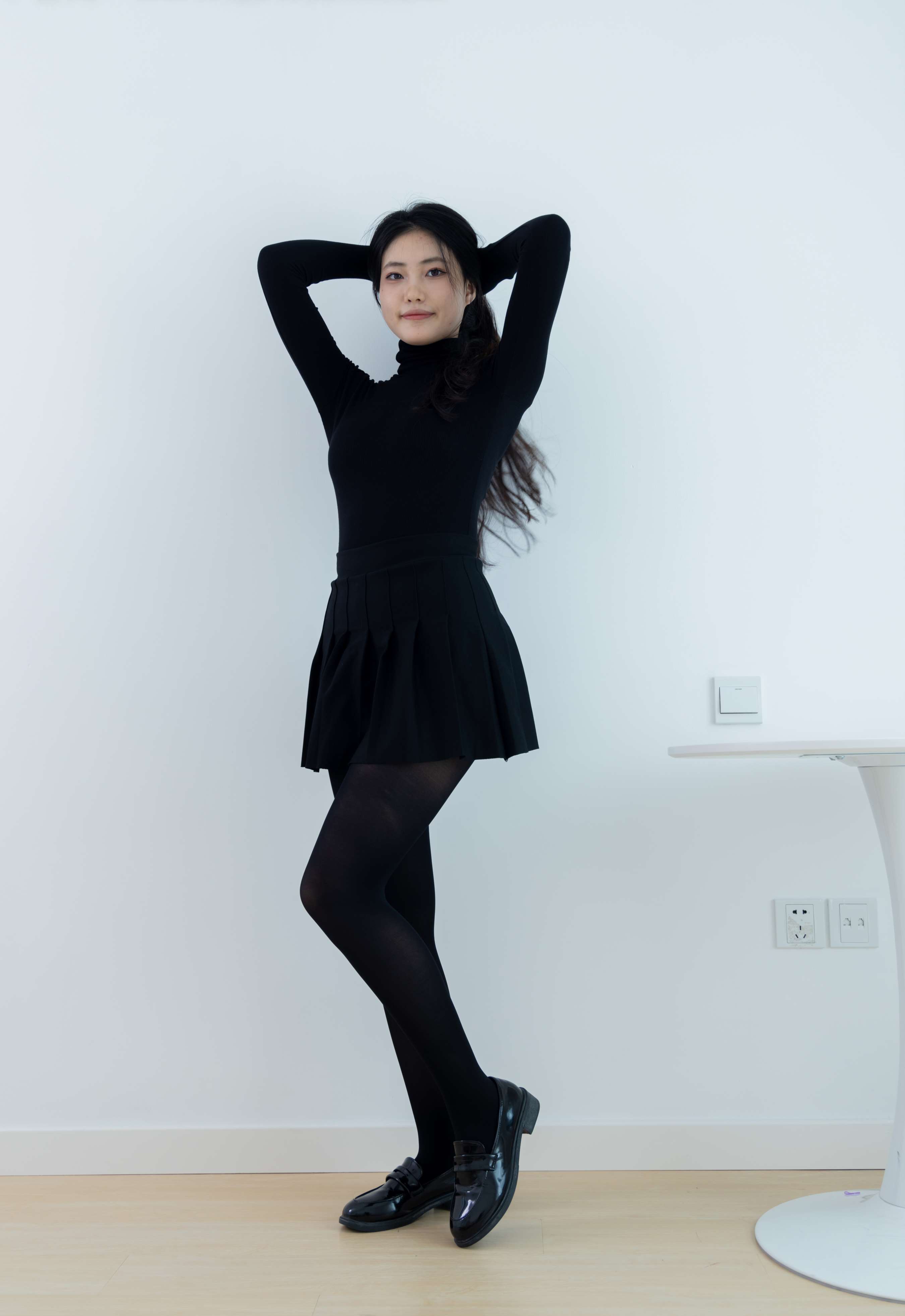 《香香皮鞋の黑丝脚丫》作品图